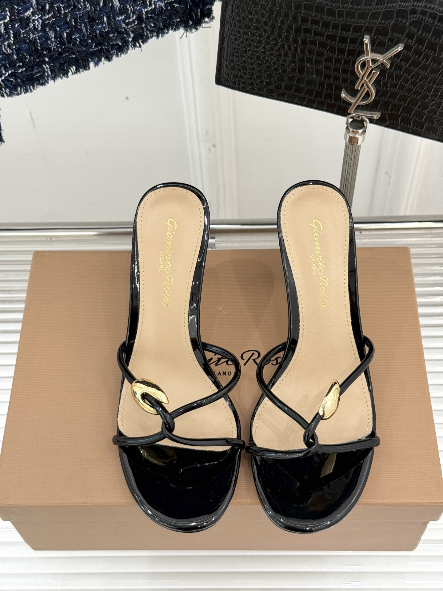 GianvitoRossi/吉安维托罗西经典
绝美系带高跟凉鞋拖鞋
本季细带高跟凉鞋也太美了吧
仙女必备