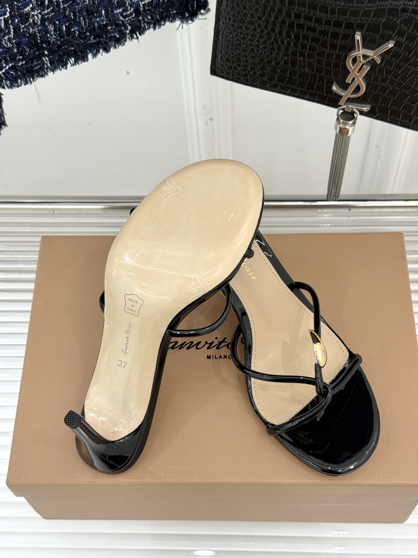 GianvitoRossi/吉安维托罗西经典
绝美系带高跟凉鞋拖鞋
本季细带高跟凉鞋也太美了吧
仙女必备