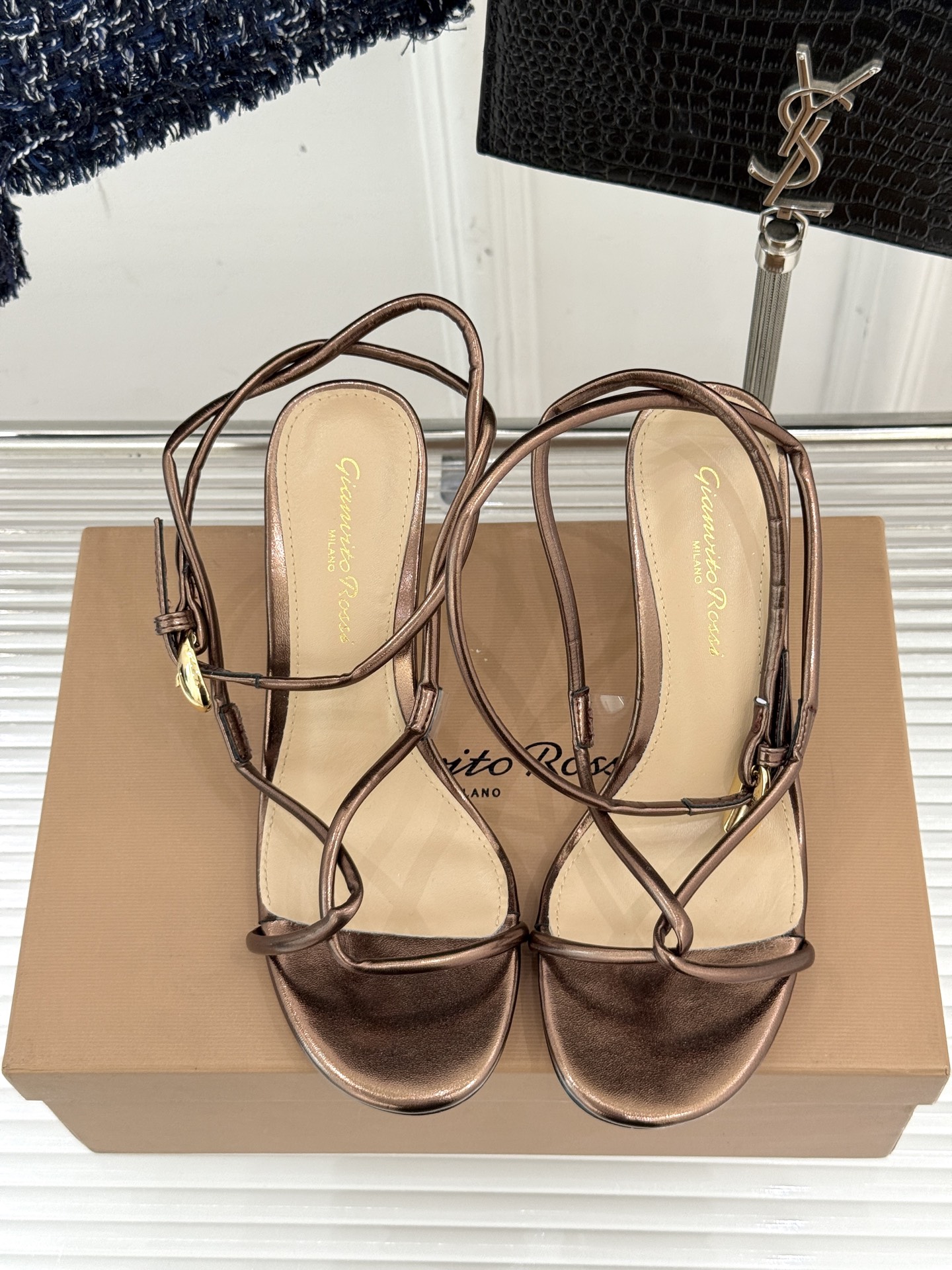 GianvitoRossi/吉安维托罗西经典
绝美系带高跟凉鞋拖鞋
本季细带高跟凉鞋也太美了吧
仙女必备