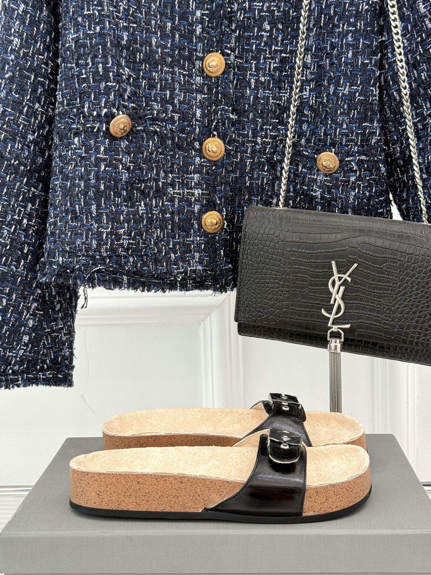 
Balenciaga巴黎世家 X Scholl联名款木塞底勃肯拖鞋
以巴黎世家的设计才思融合 Scho