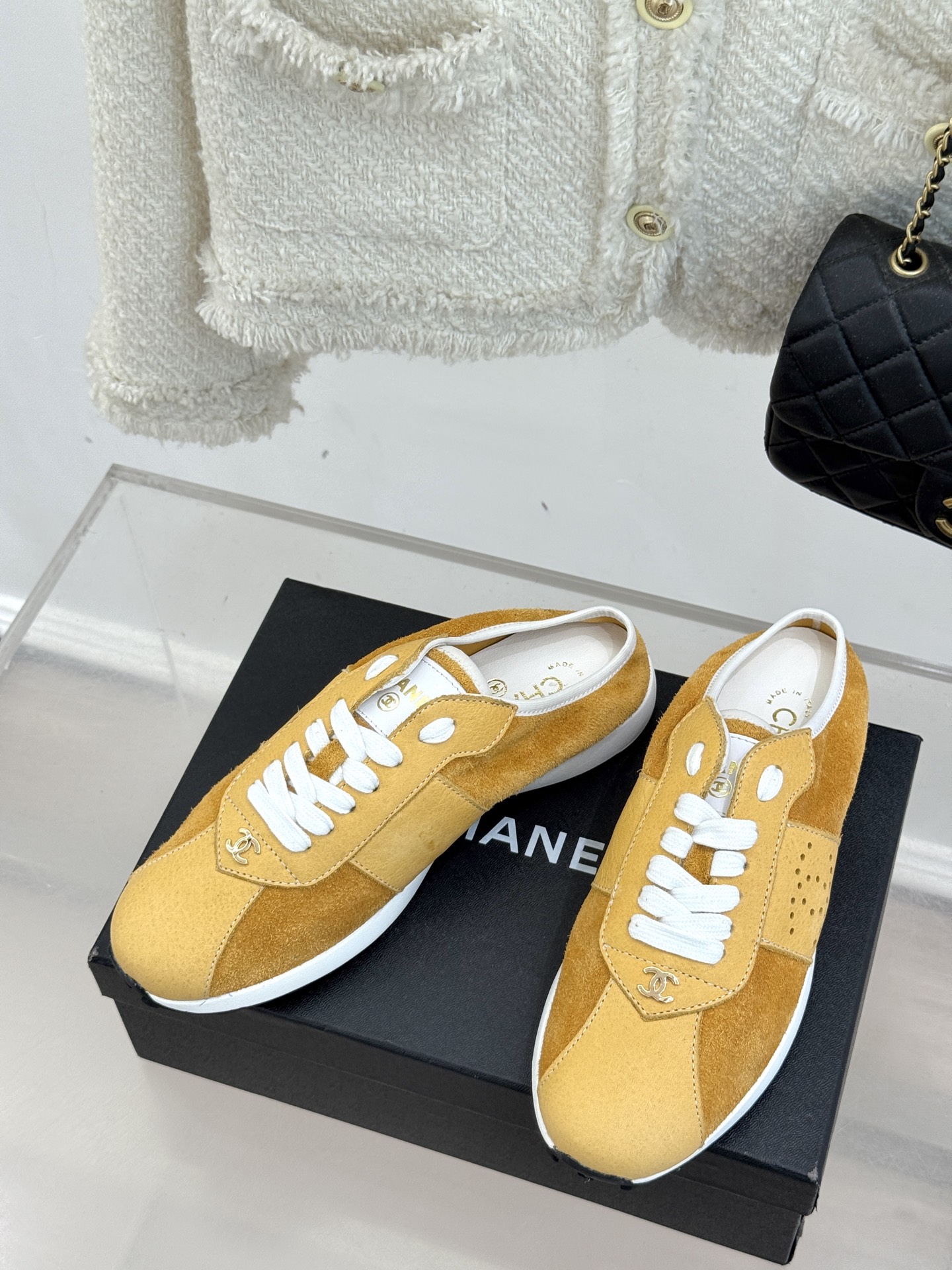 
CHANE*｜小香25c早春新品
踩屎感德训休闲运动鞋
超级推荐这一季的运动鞋
真的绝美啊 实在是太好