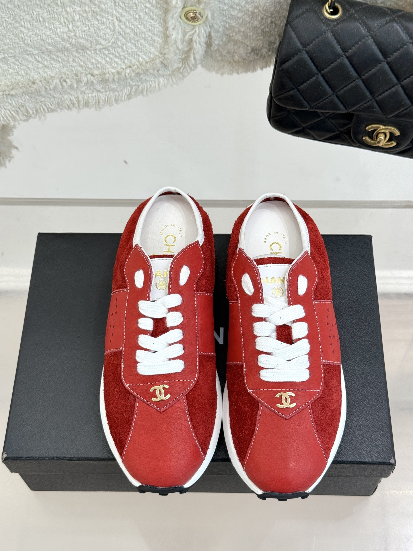 
CHANE*｜小香25c早春新品
踩屎感德训休闲运动鞋
超级推荐这一季的运动鞋
真的绝美啊 实在是太好