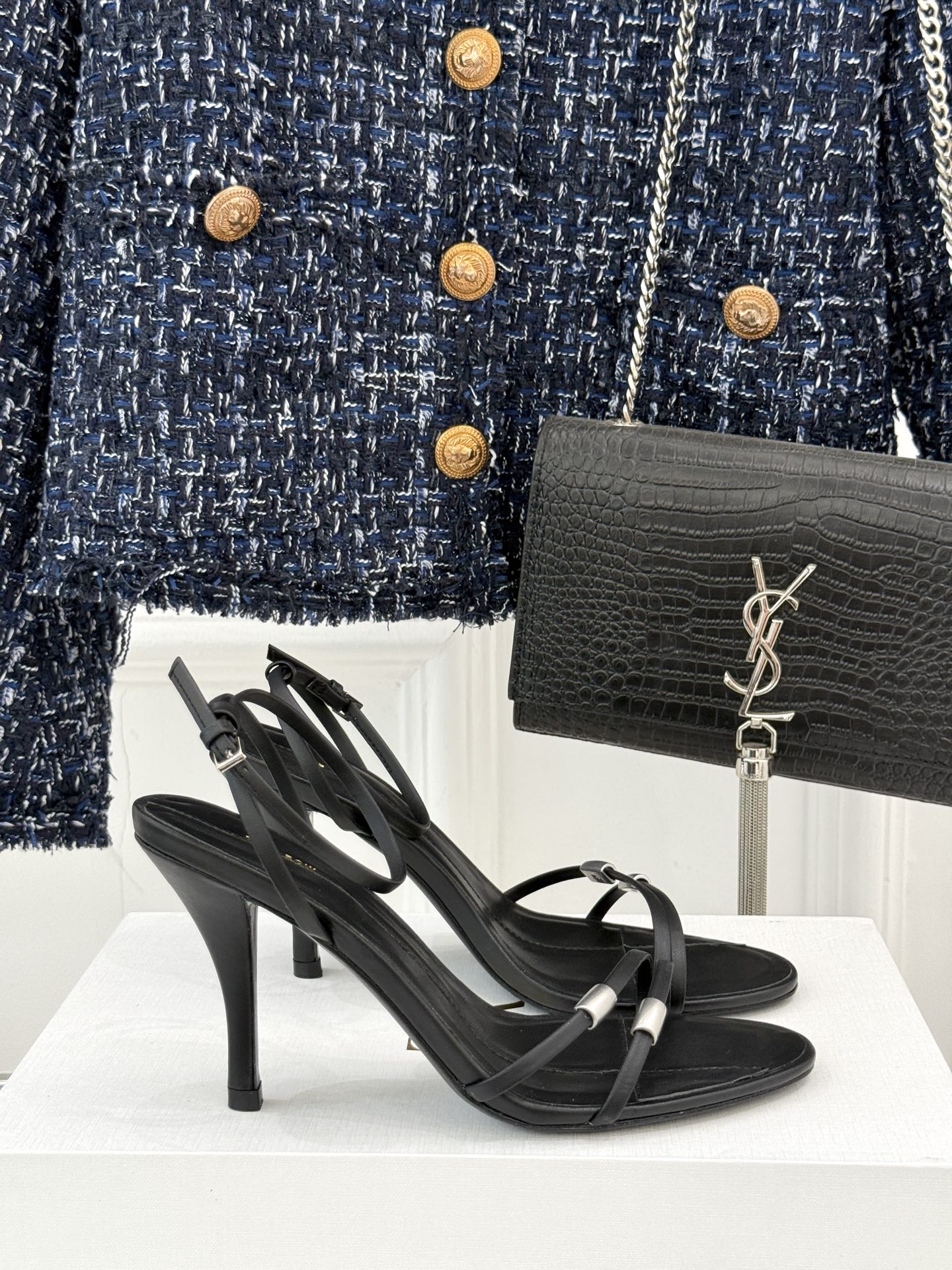 NO:392715,The row25s spring and summer new products, thin-band sandals, minimalist design style, daily dresses and pants, are invincible and beautiful!  The upper is made of imported cowhide, inner foot pad mixed-bred sheepskin, original mold opening custom sole Size35-39 (40 customization), high heels, sandals, high heels, skirts, cowhide, sheepskin19860909The row25s春夏新品 细带凉鞋 极简主义的设计风格 日常随心搭配裙子 裤子 都无敌好看！ 鞋面采用进口牛皮 内里垫脚混种羊皮 原版开模定制大底 Size35-39（40定制）,高跟鞋凉鞋,sandals,high heels,skirts,cowhide,sheepskin,Women's Shoes