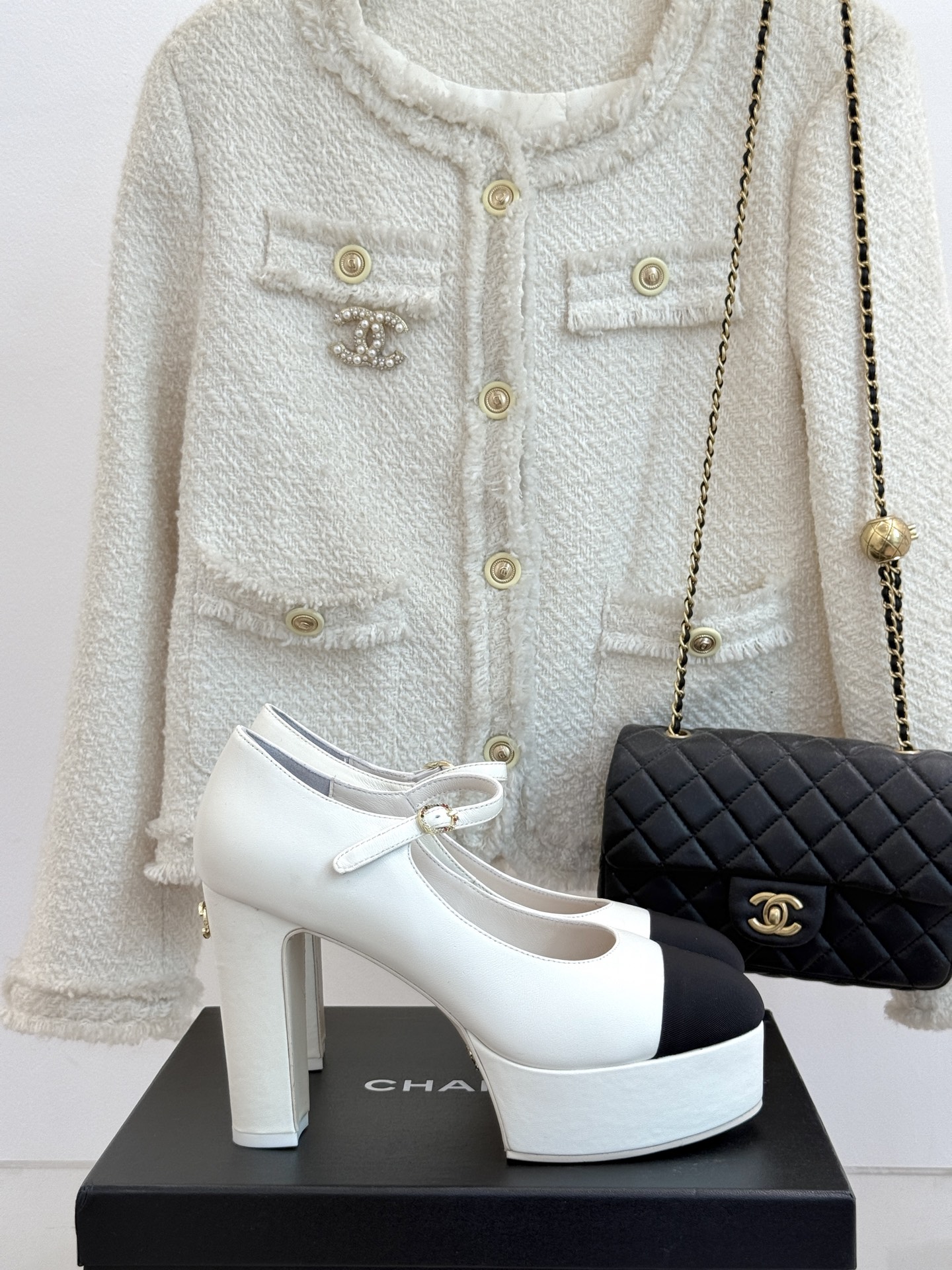 
CHANE*｜小香25。春夏新品
走秀双C防水台高跟鞋👠
个性时尚潮流 必入款 
上脚不仅显腿细  而