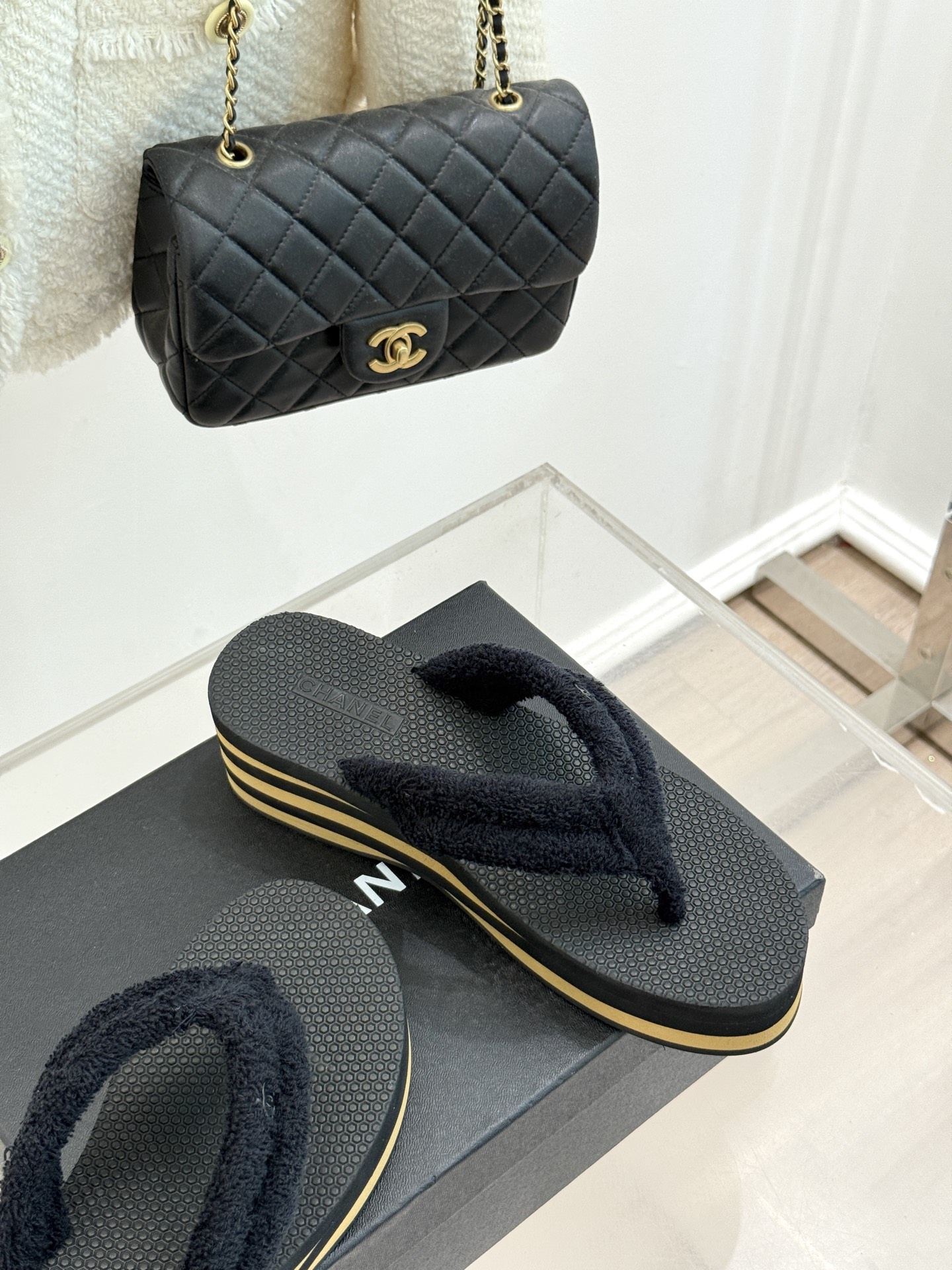 
CHANE*｜小香25C早春新品
米兰走秀厚底夹脚人字拖鞋
夏日出街必备 又潮又日常
厚底6cm 妥妥