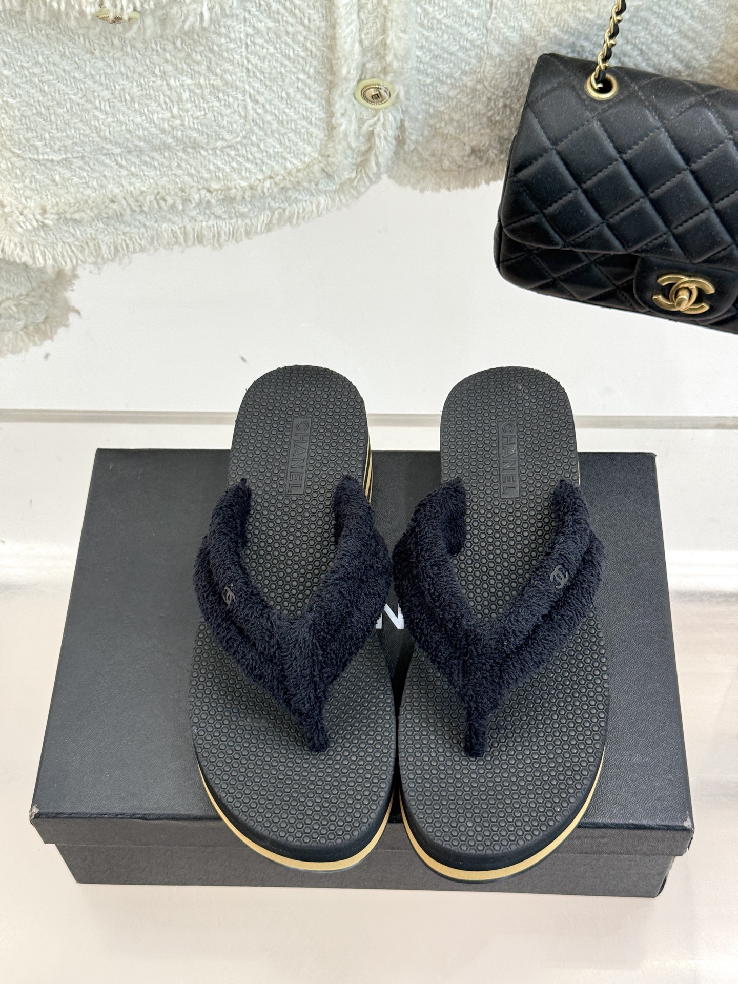 
CHANE*｜小香25C早春新品
米兰走秀厚底夹脚人字拖鞋
夏日出街必备 又潮又日常
厚底6cm 妥妥