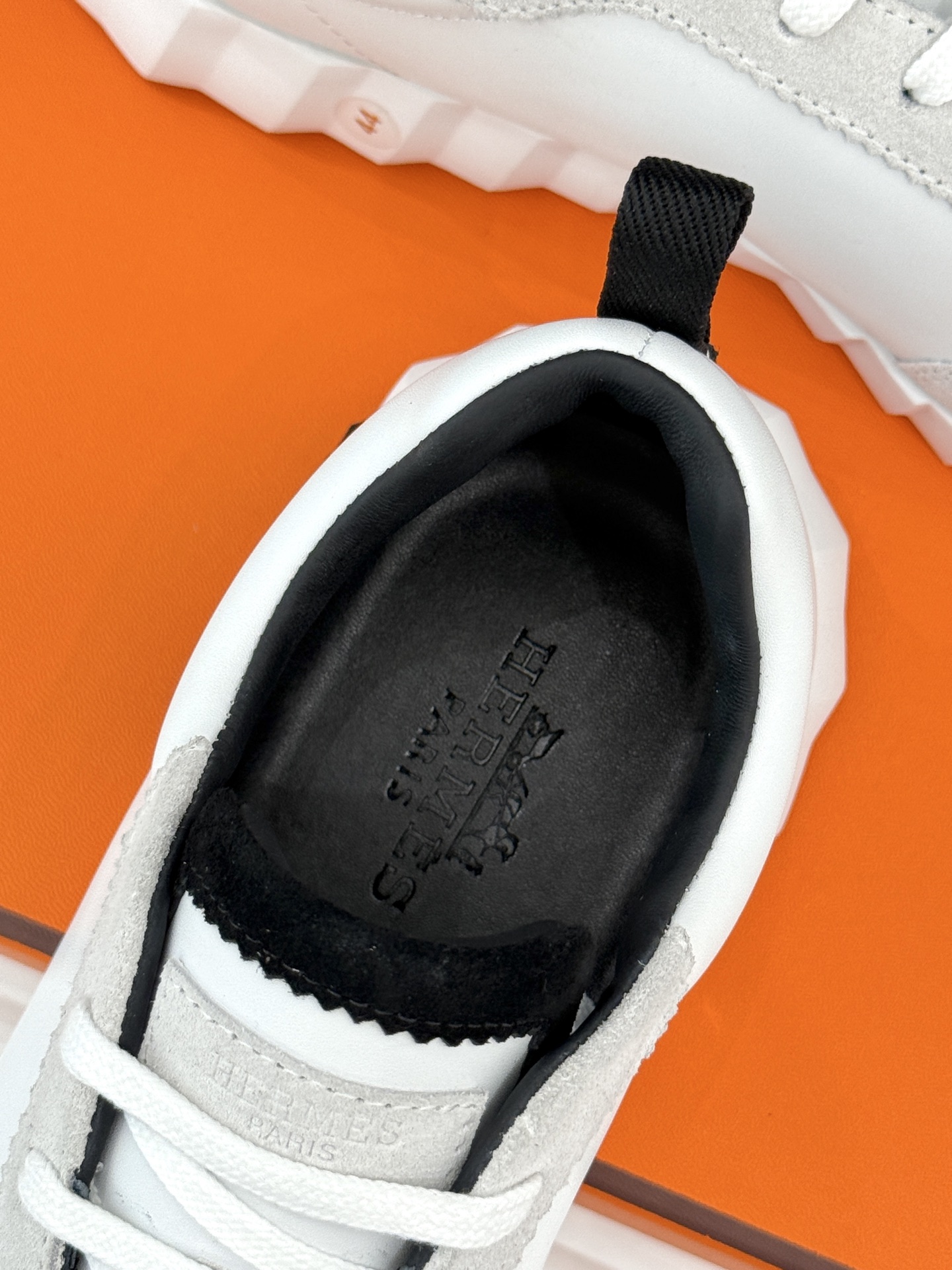 HERMES/爱马仕经典休闲运动鞋经典复古高级感单品好穿又好搭配 上脚秀气！鞋面采用原版定制皮料内里踮脚