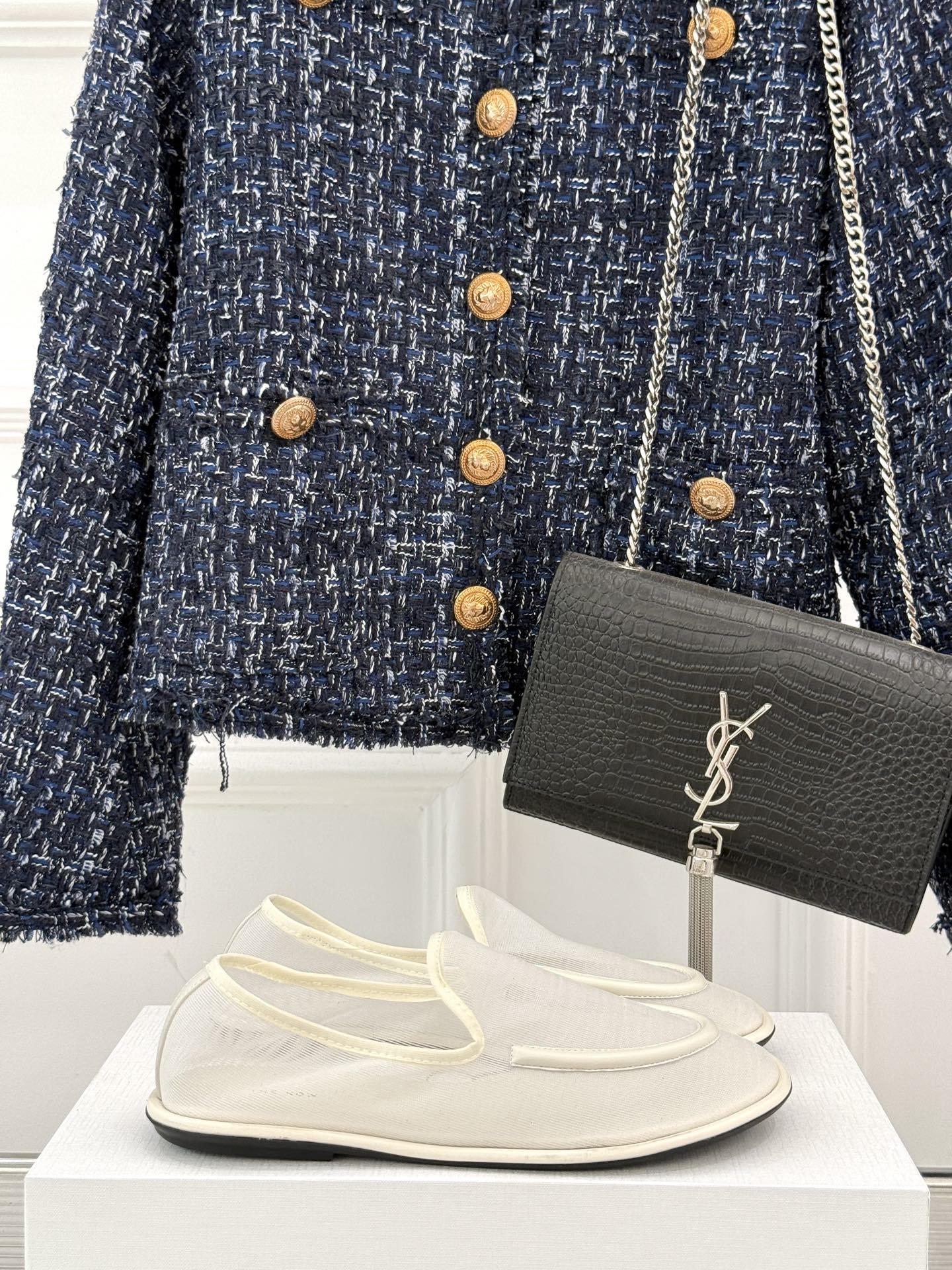 NO:403301,The row classic spring and summer net loafers, minimalist design style, super slim and comfortable to wear, and everyday match with skirts and pants are invincible and beautiful!  The upper is made of imported mesh, inner foot pad mixed-bred sheepskin imported from Italy Size35-39 (customized by 40/41), loafers, loafers, skirts, cowhide, sheepskin19860909The row经典春夏网乐福鞋 极简主义的设计风格 上脚超级显瘦又舒适 日常随心搭配裙子 裤子 都无敌好看！ 鞋面采用进口网纱 内里垫脚混种羊皮 意大利进口牛皮大底 Size35-39（40/41定制）,乐福鞋,loafers,skirts,cowhide,sheepskin,Women's Shoes