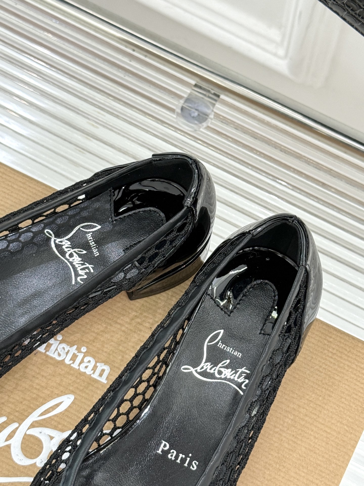 ChristinLouboutin/CL25WF网面
蝴蝶结平底芭蕾舞鞋
邂逅芭蕾舞鞋的优雅蓝本
这双