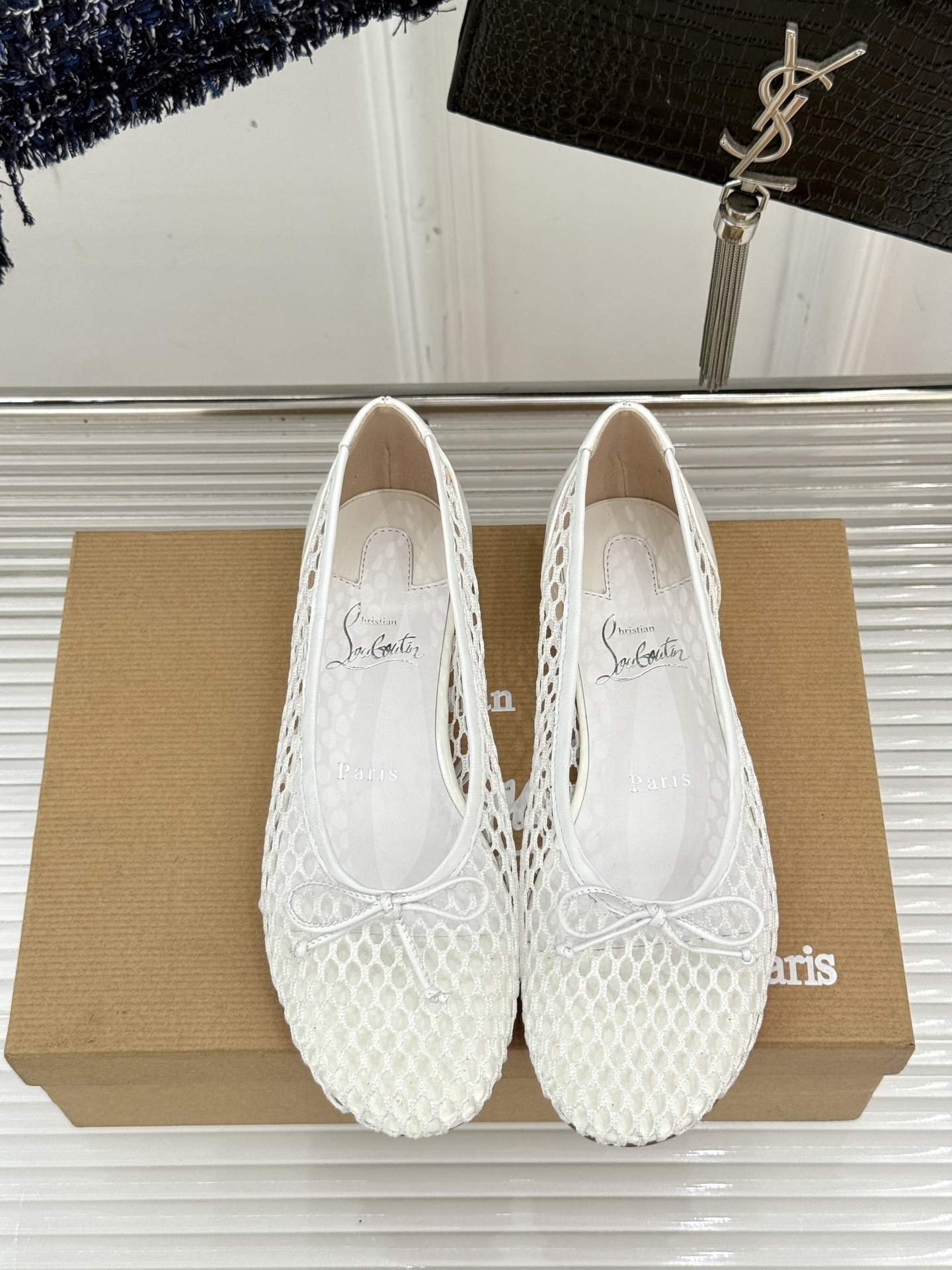 ChristinLouboutin/CL25WF网面
蝴蝶结平底芭蕾舞鞋
邂逅芭蕾舞鞋的优雅蓝本
这双