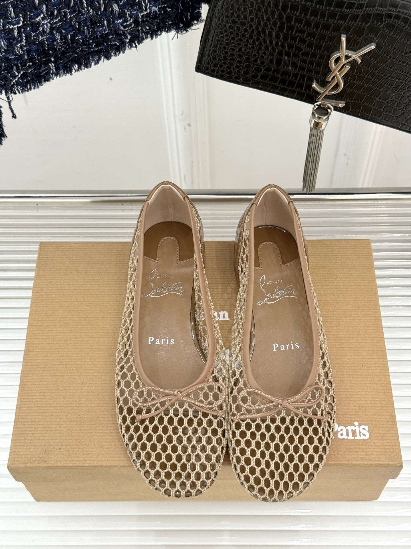 ChristinLouboutin/CL25WF网面
蝴蝶结平底芭蕾舞鞋
邂逅芭蕾舞鞋的优雅蓝本
这双