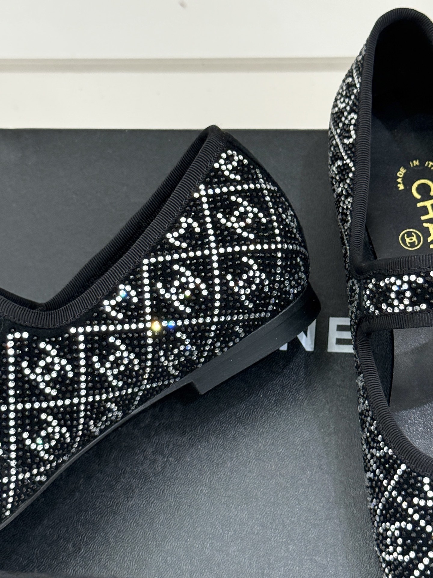 CHANE*|小香25k春夏新品
复古满钻平底玛丽珍鞋半拖
大小姐氛围感拉满💎
今年入手的最让我惊喜的