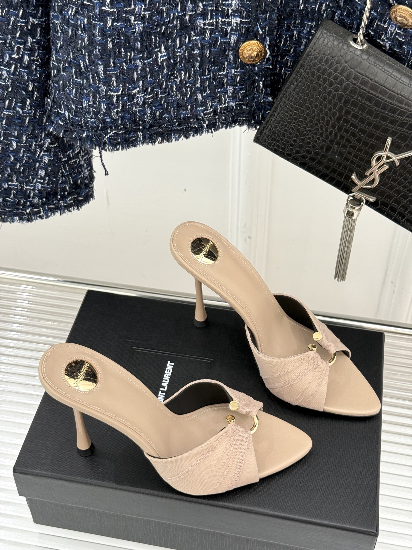 
Saint Lauren*YSL圣罗兰25ss
性感高跟凉鞋拖鞋
简直是为想在夏日slay全场的姐妹而
