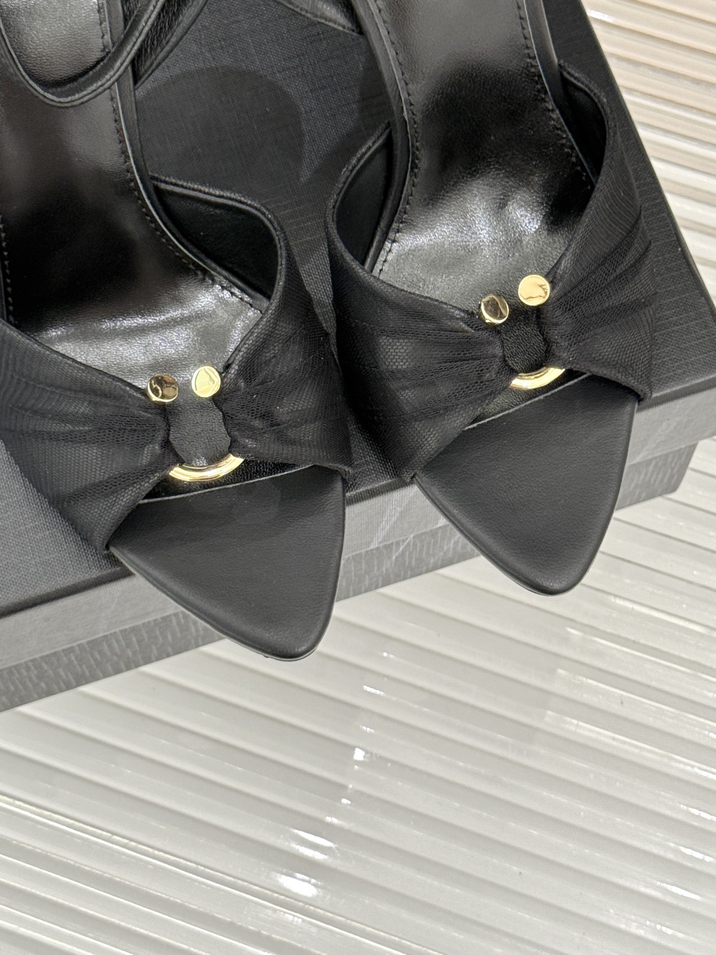 
Saint Lauren*YSL圣罗兰25ss
性感高跟凉鞋拖鞋
简直是为想在夏日slay全场的姐妹而
