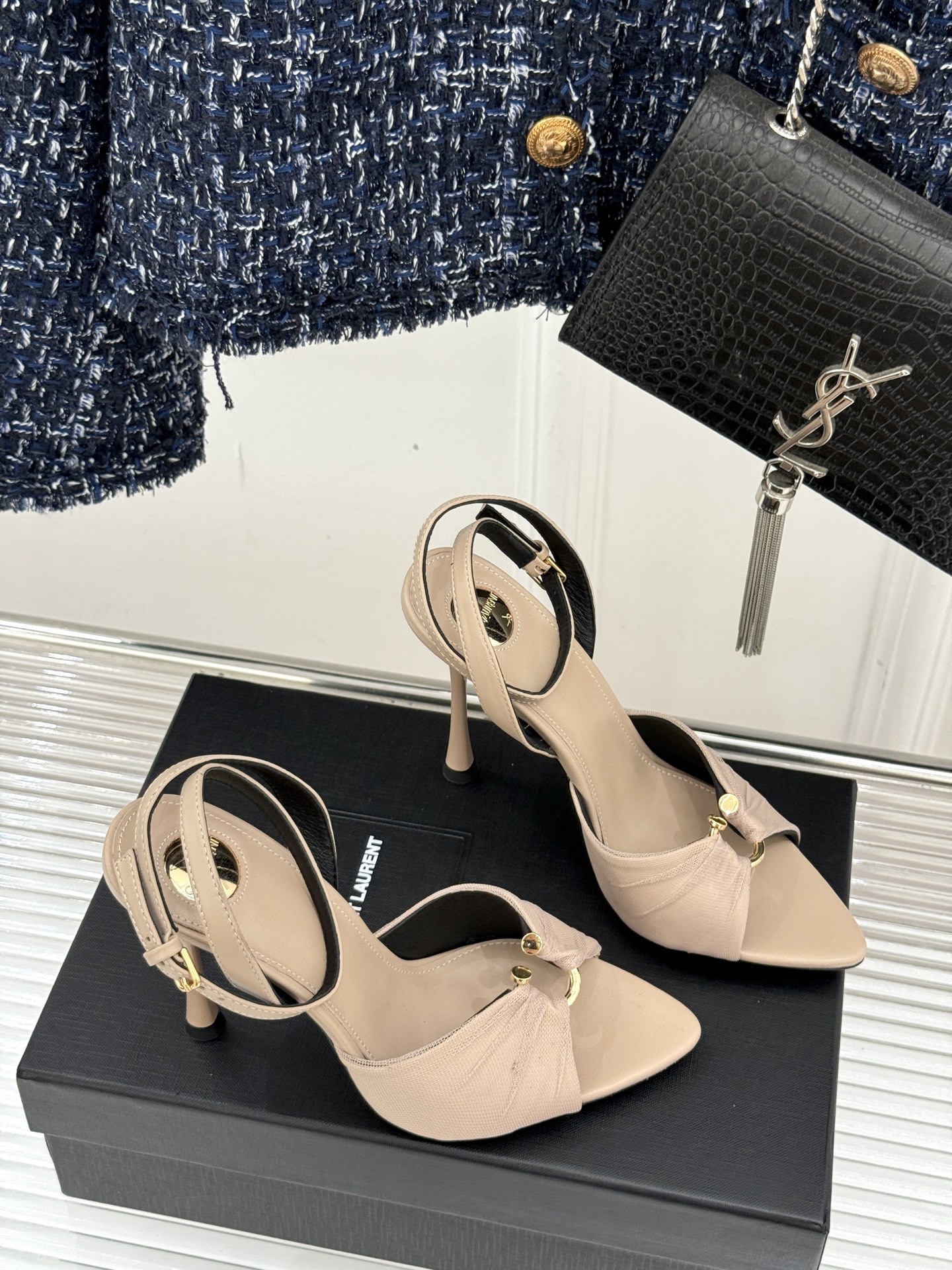 
Saint Lauren*YSL圣罗兰25ss
性感高跟凉鞋拖鞋
简直是为想在夏日slay全场的姐妹而