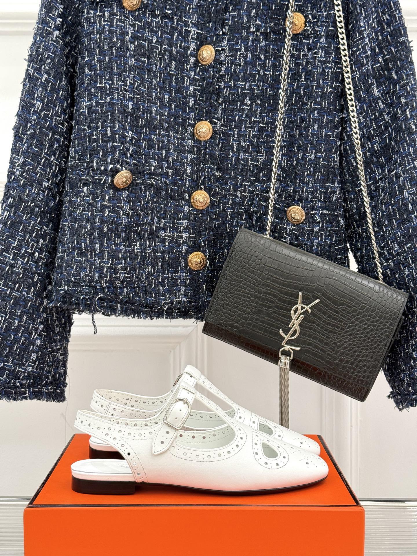 Hermès/爱马仕25WF新品镂空凉鞋
将精湛工艺与时尚美学完美融合
成为夏日里不可或缺的时尚单品。