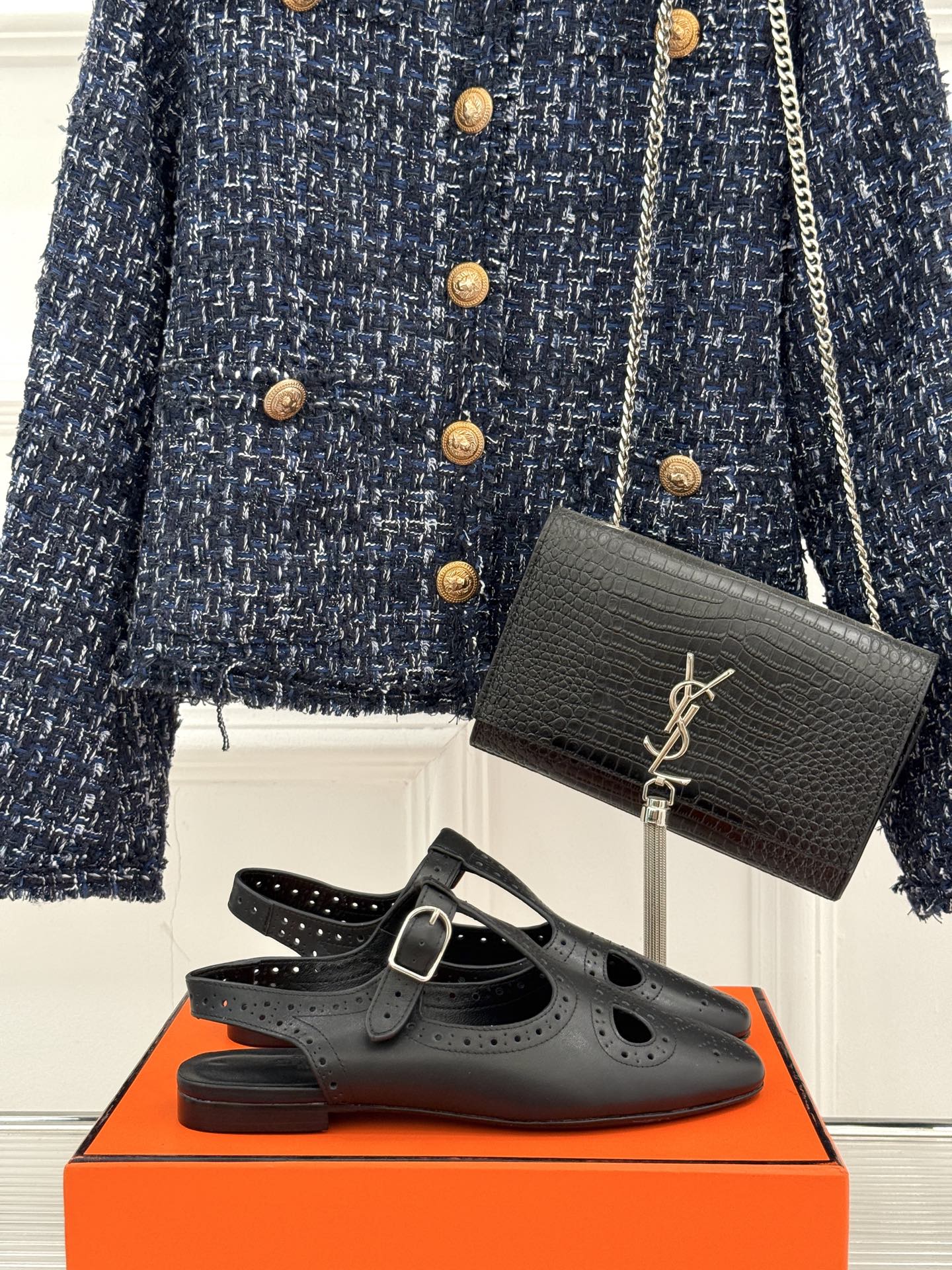 
Hermès/爱马仕25WF新品镂空凉鞋
将精湛工艺与时尚美学完美融合
成为夏日里不可或缺的时尚单品。