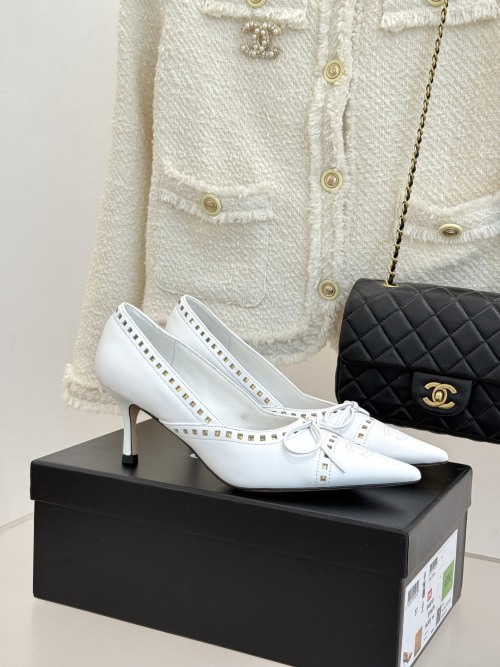 Chanel Vintage White Leather Pointed Toe Heels with Bow - Elegant Design 1 Chanel Vintage White Leather Pointed Toe Heels with Bow - Elegant Design