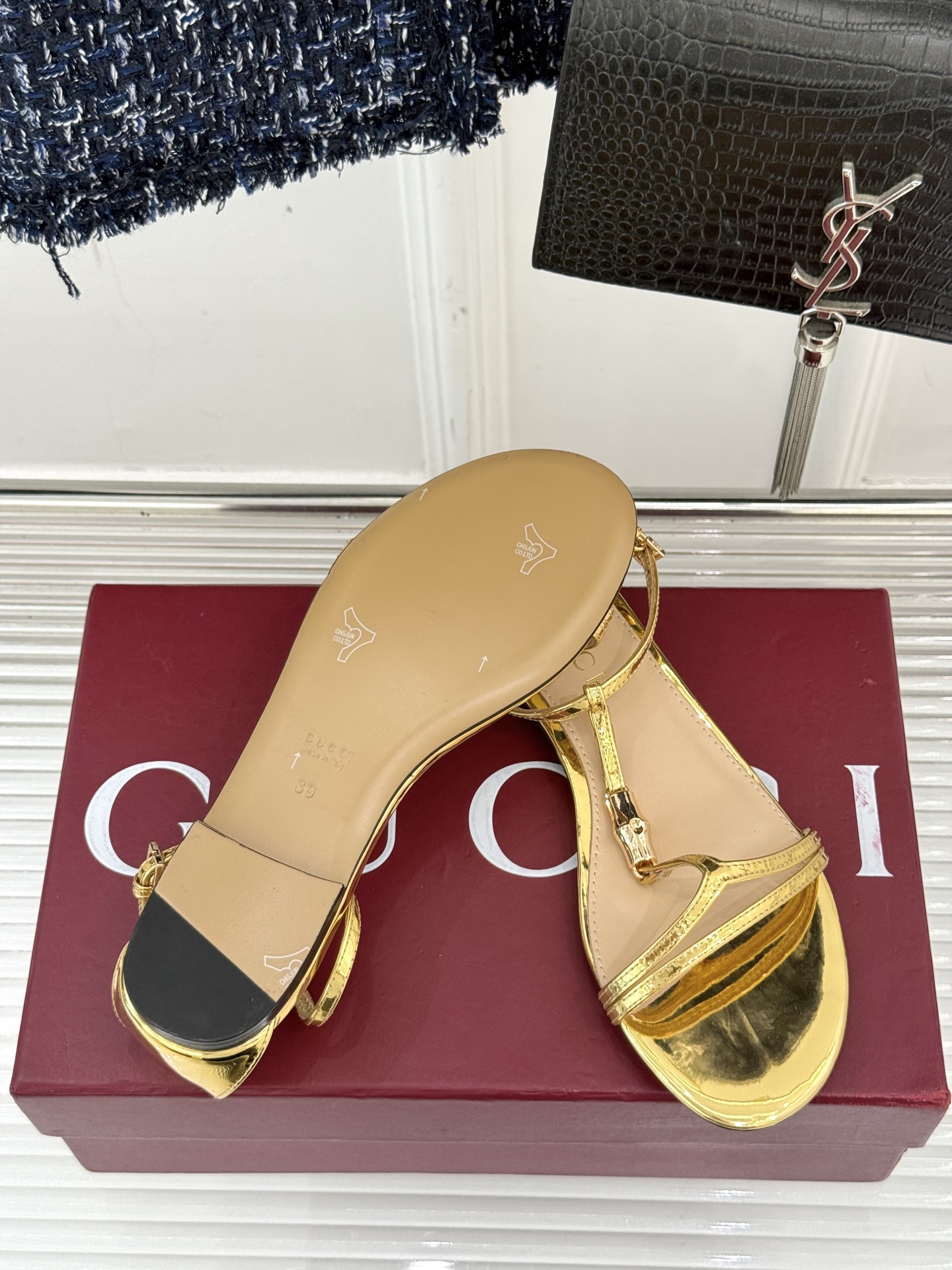 Gucci/古驰25ss竹节扣系列凉鞋
时尚与经典的完美融合✨
经典竹节扣自带复古腔调🎋 
是品牌DNA