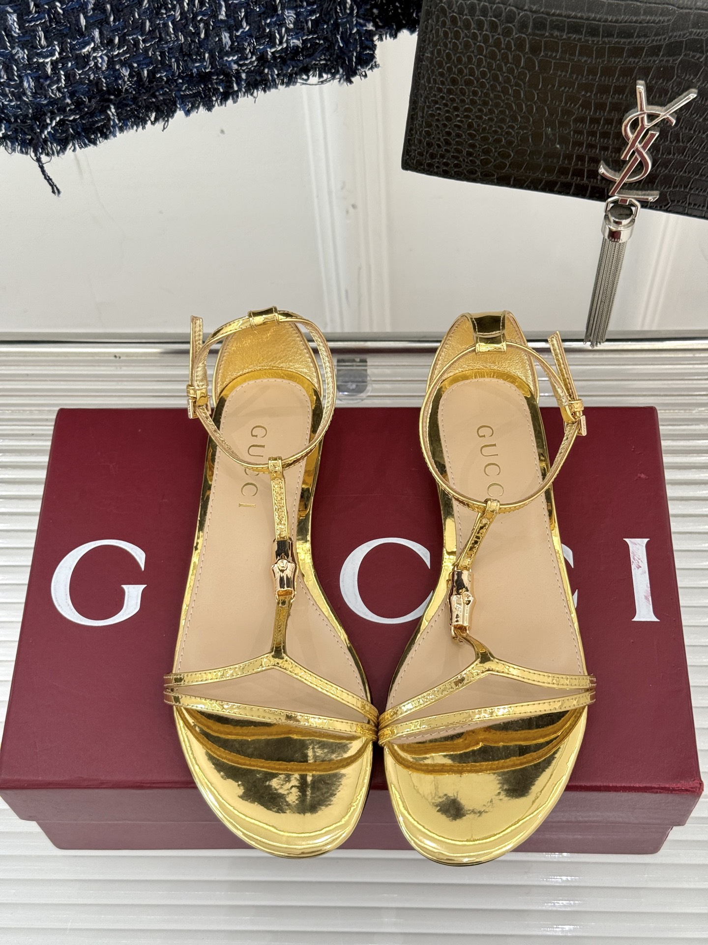 Gucci/古驰25ss竹节扣系列凉鞋
时尚与经典的完美融合✨
经典竹节扣自带复古腔调🎋 
是品牌DNA