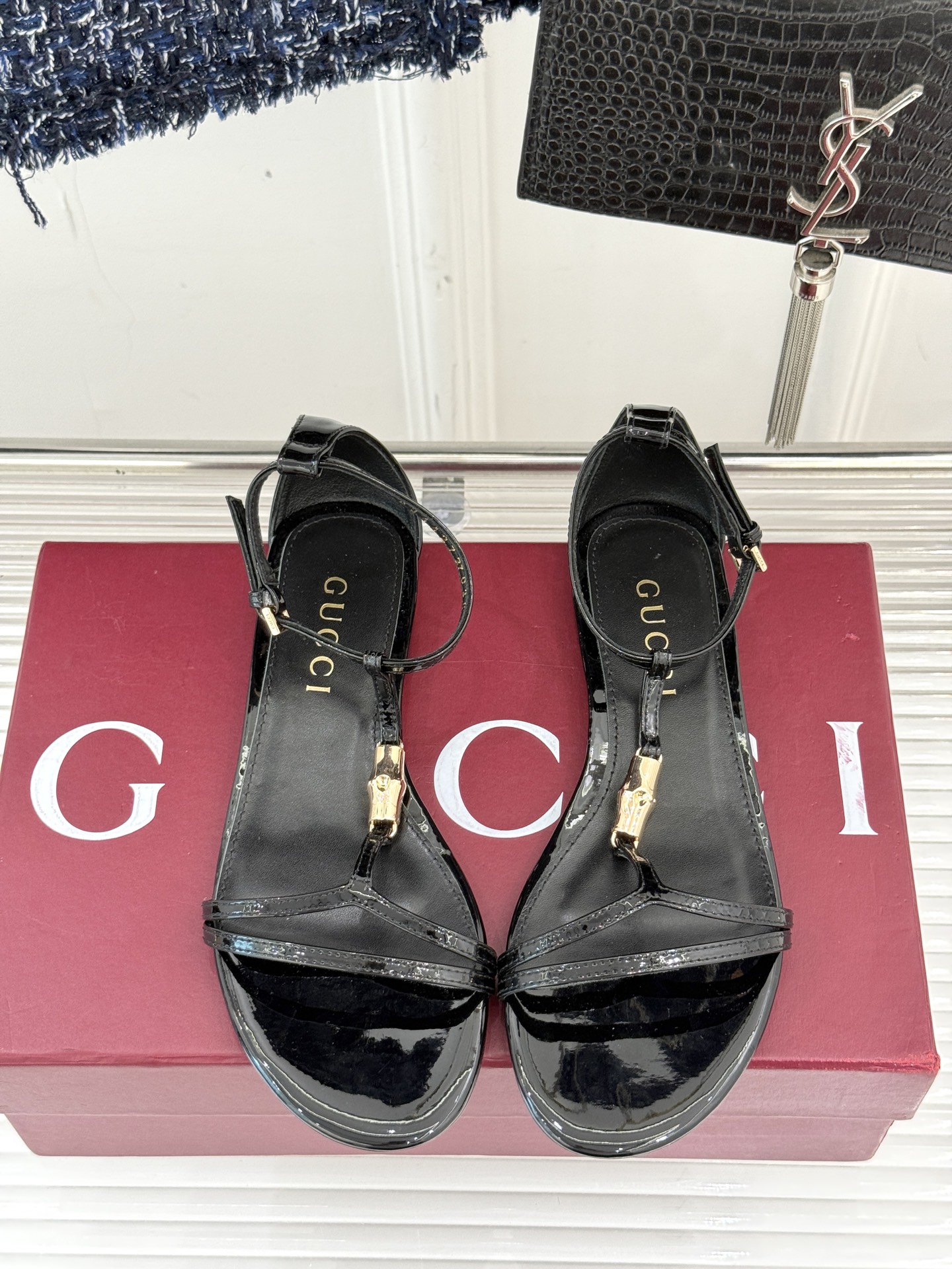 Gucci/古驰25ss竹节扣系列凉鞋
时尚与经典的完美融合✨
经典竹节扣自带复古腔调🎋 
是品牌DNA