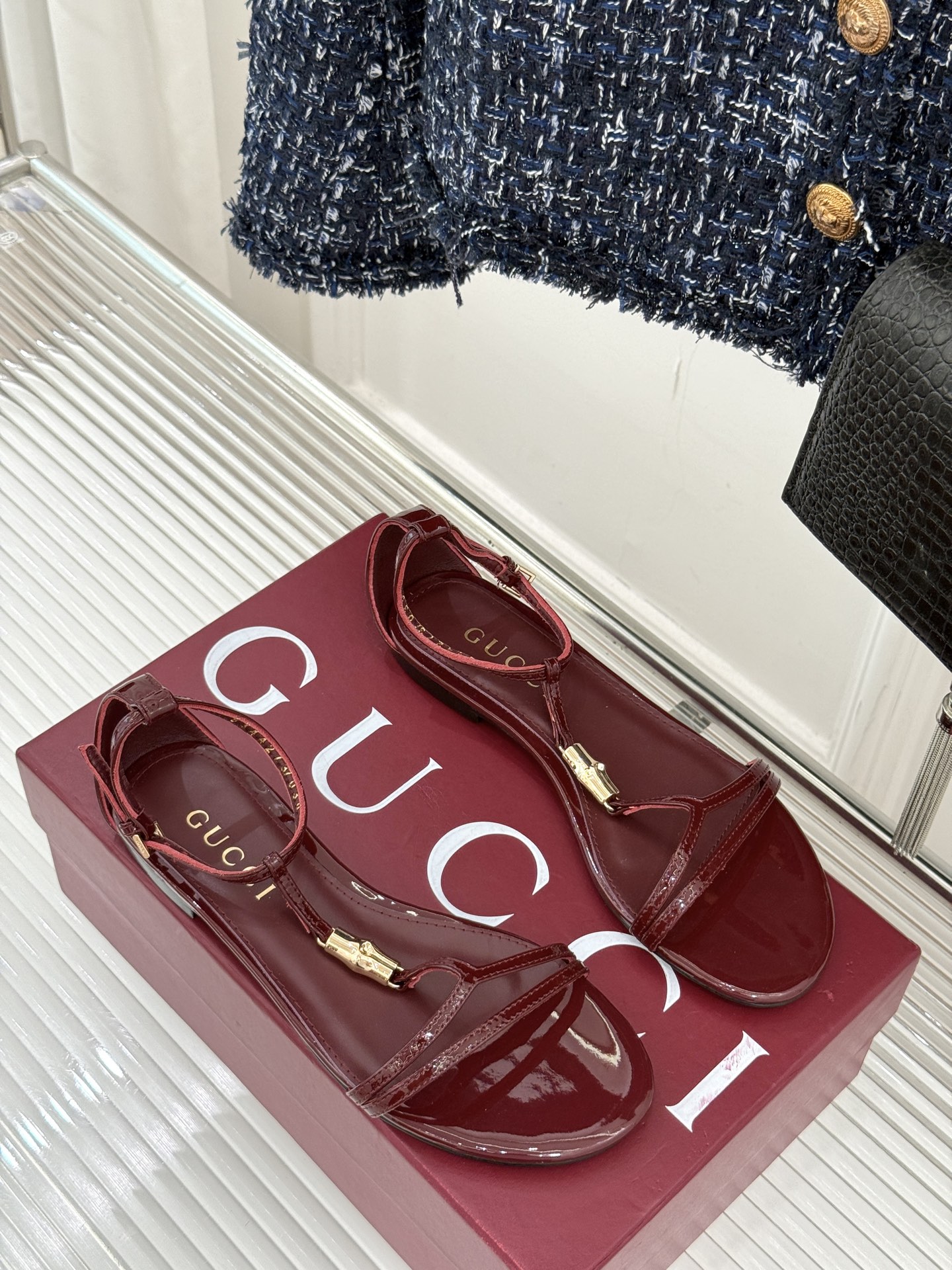 Gucci/古驰25ss竹节扣系列凉鞋
时尚与经典的完美融合✨
经典竹节扣自带复古腔调🎋 
是品牌DNA