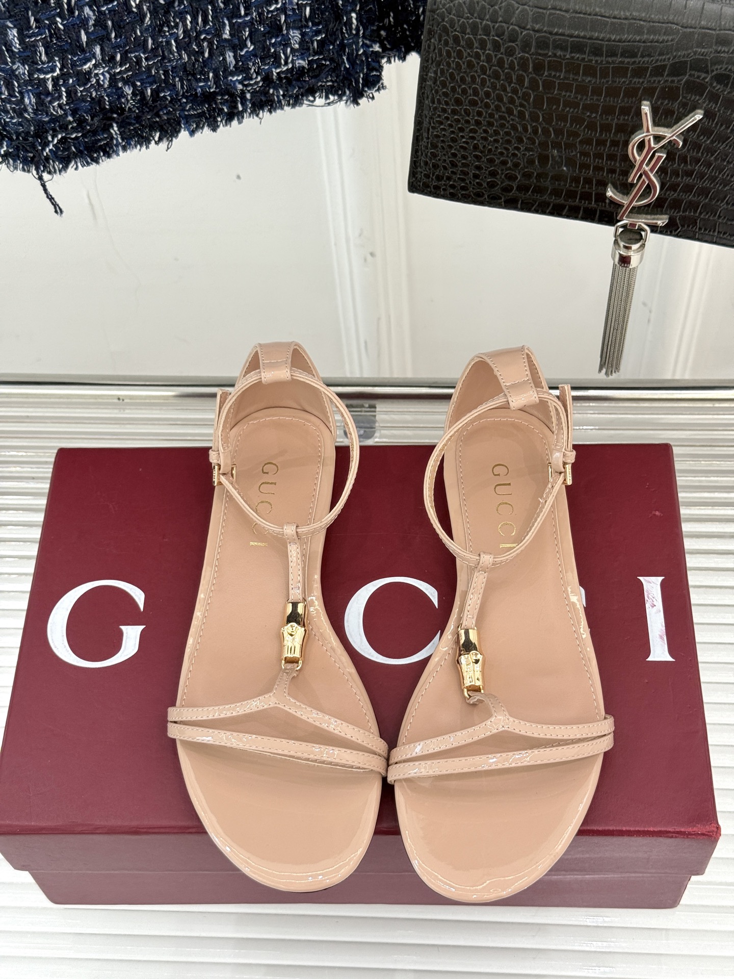 Gucci/古驰25ss竹节扣系列凉鞋
时尚与经典的完美融合✨
经典竹节扣自带复古腔调🎋 
是品牌DNA