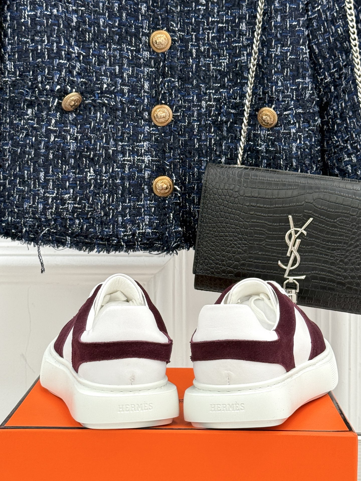 
Hermès/爱马仕25ss新品
男款厚底板鞋小白鞋
潮流与质感兼具的板鞋🎯 
多样配色碰撞出独特风格