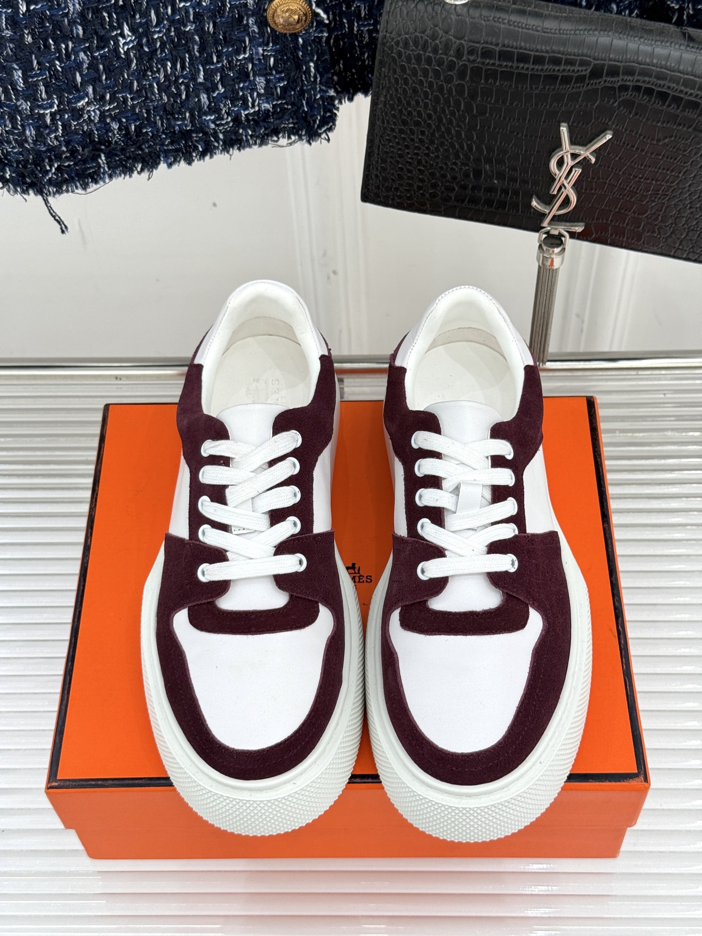 
Hermès/爱马仕25ss新品
男款厚底板鞋小白鞋
潮流与质感兼具的板鞋🎯 
多样配色碰撞出独特风格