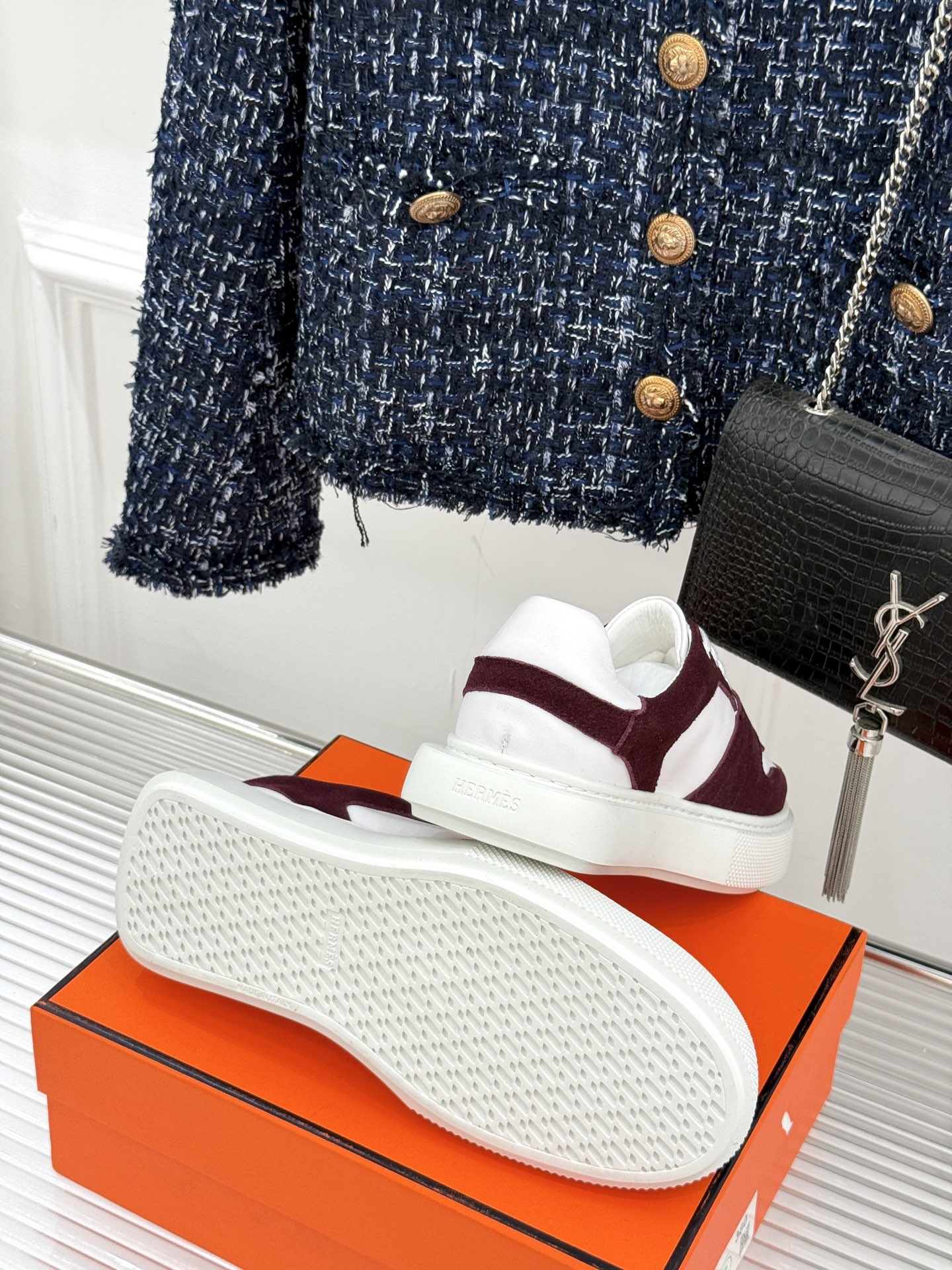 
Hermès/爱马仕25ss新品
男款厚底板鞋小白鞋
潮流与质感兼具的板鞋🎯 
多样配色碰撞出独特风格