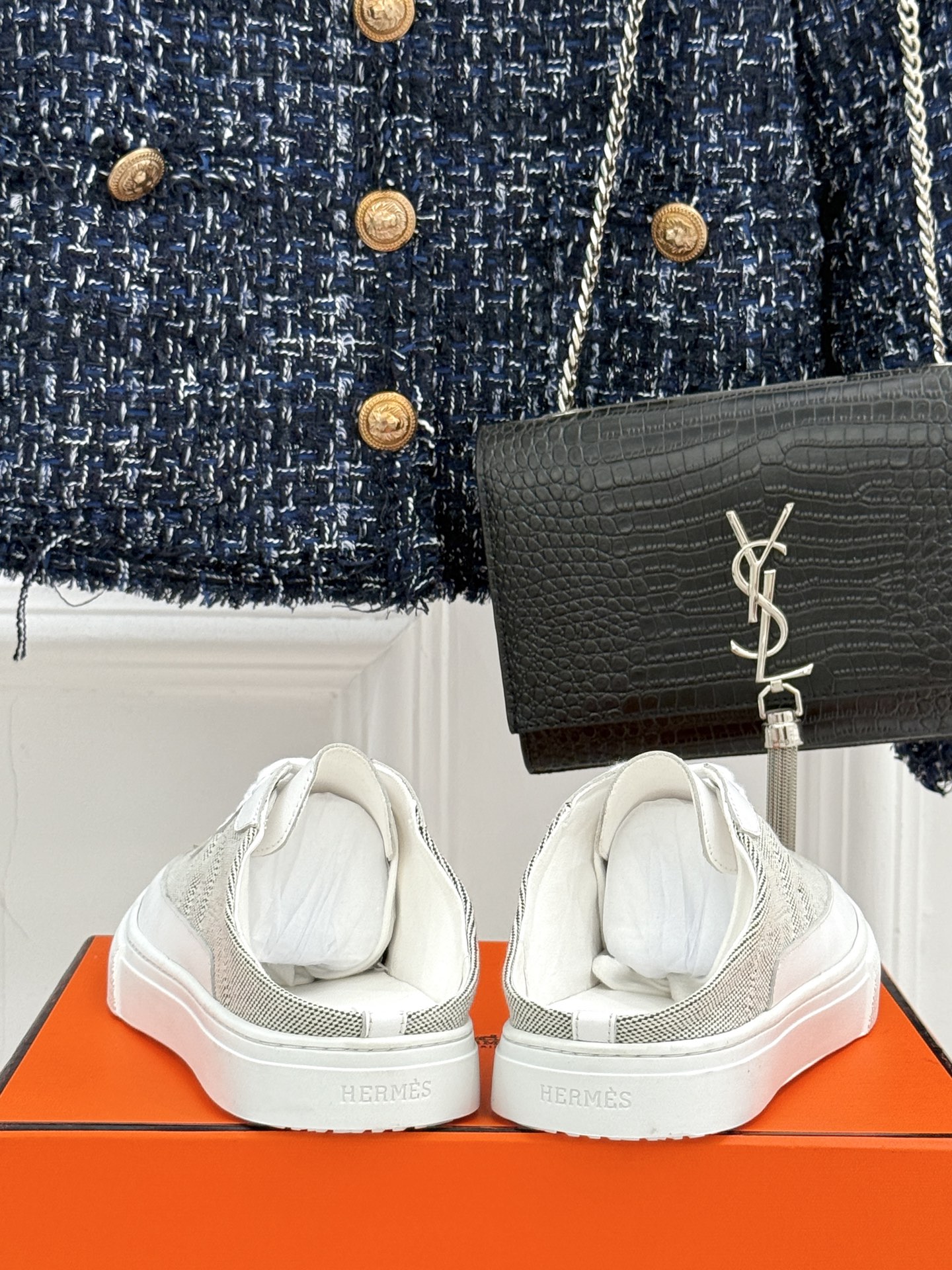 
Hermès/爱马仕经典H标情侣款休闲半拖
简直是为追求品质与时尚的情侣量身定制！
标志性的H标低调又