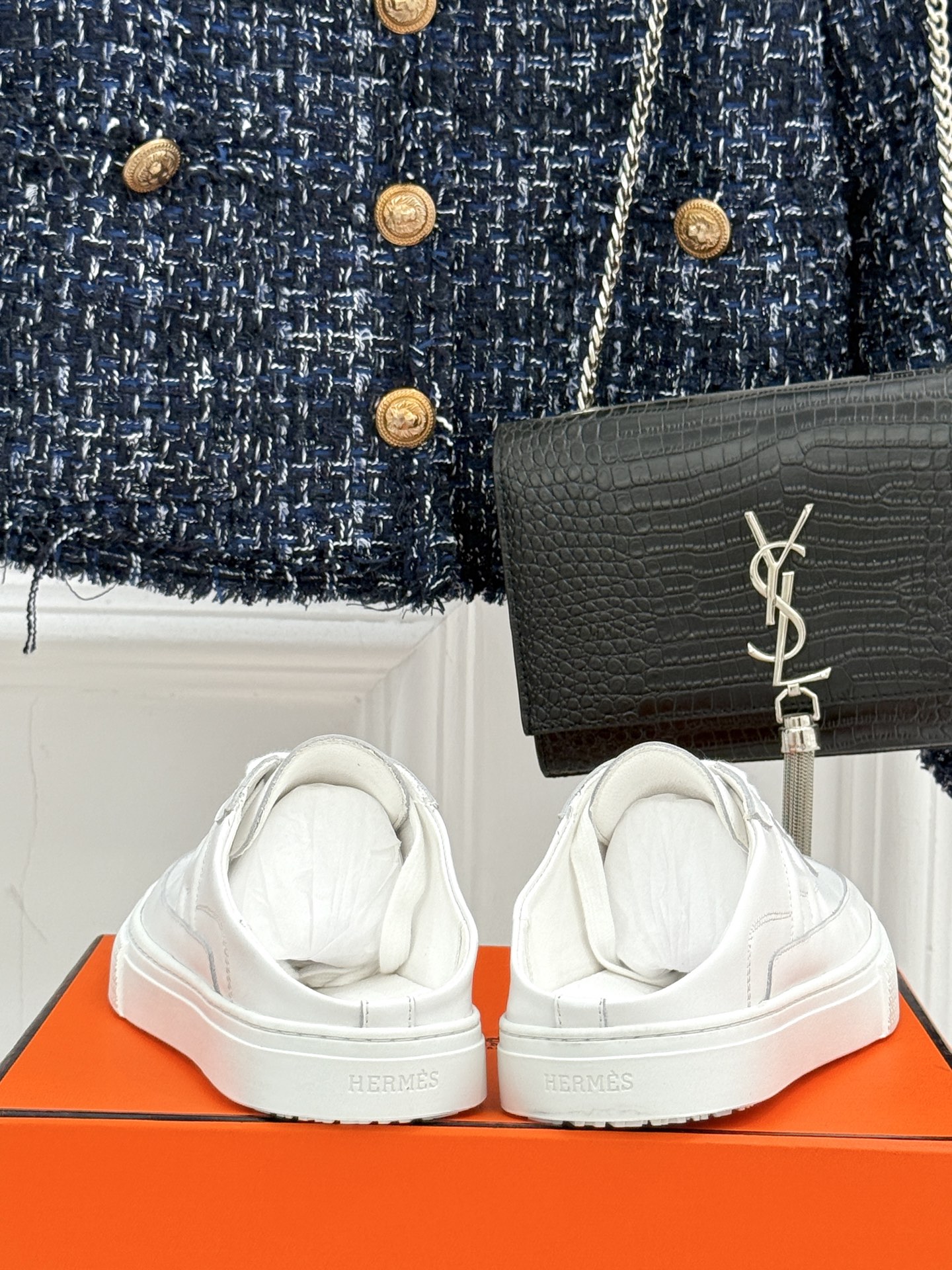 
Hermès/爱马仕经典H标情侣款休闲半拖
简直是为追求品质与时尚的情侣量身定制！
标志性的H标低调又