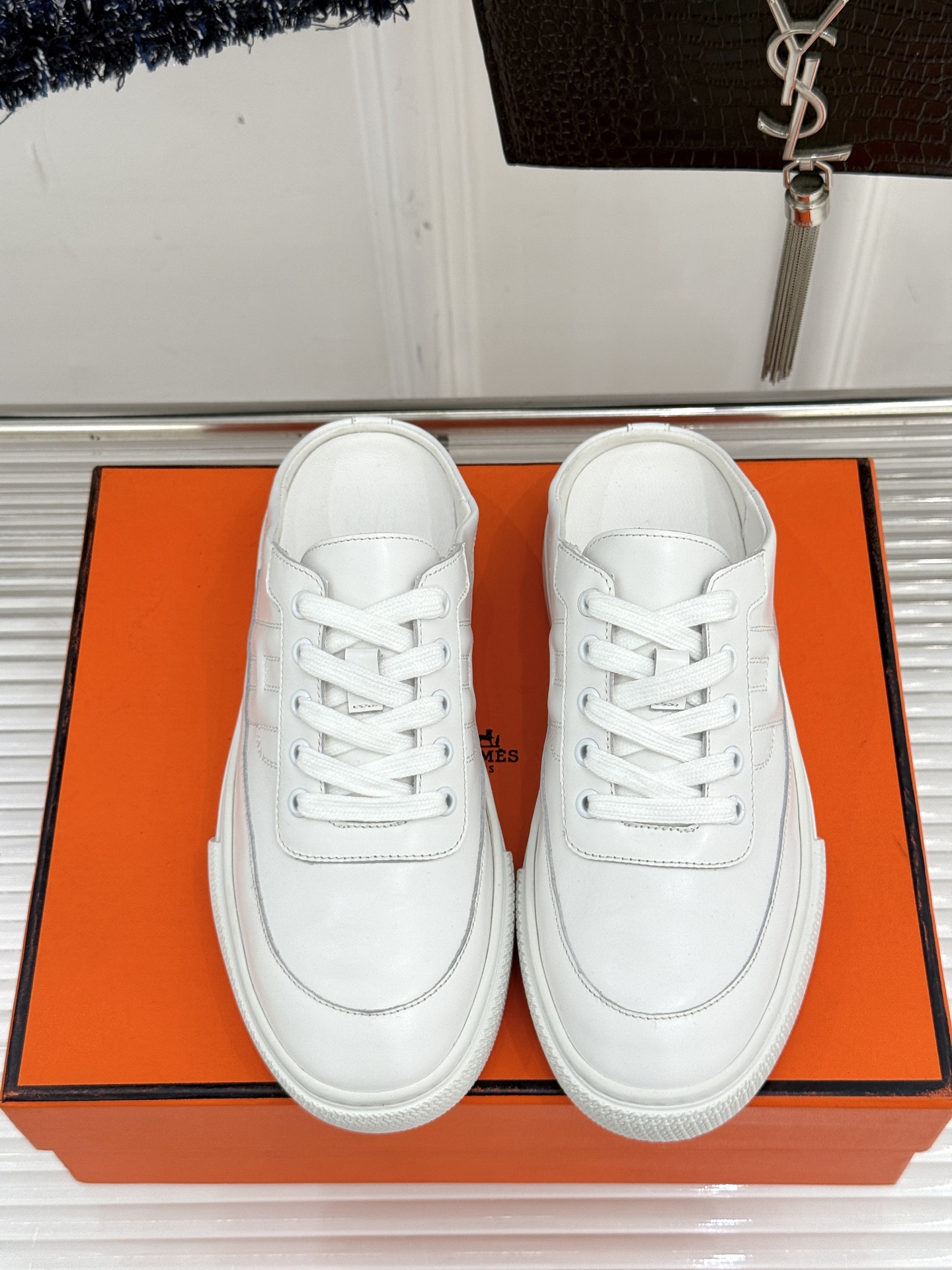 
Hermès/爱马仕经典H标情侣款休闲半拖
简直是为追求品质与时尚的情侣量身定制！
标志性的H标低调又