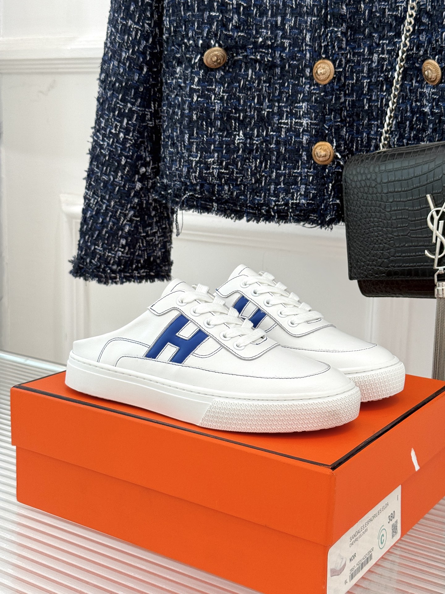 
Hermès/爱马仕经典H标情侣款休闲半拖
简直是为追求品质与时尚的情侣量身定制！
标志性的H标低调又