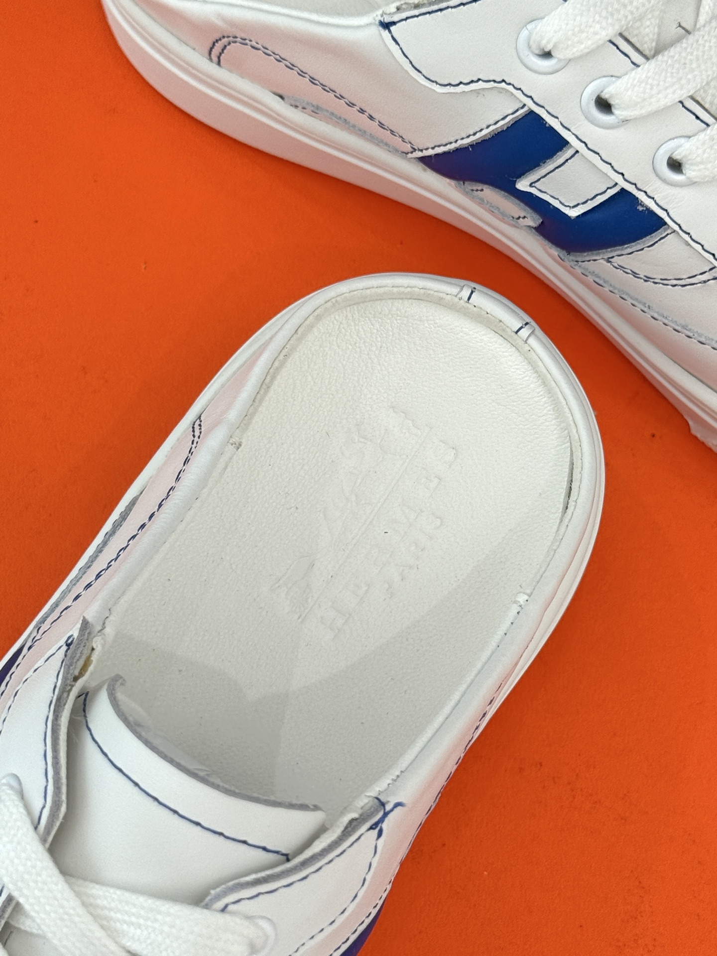 
Hermès/爱马仕经典H标情侣款休闲半拖
简直是为追求品质与时尚的情侣量身定制！
标志性的H标低调又