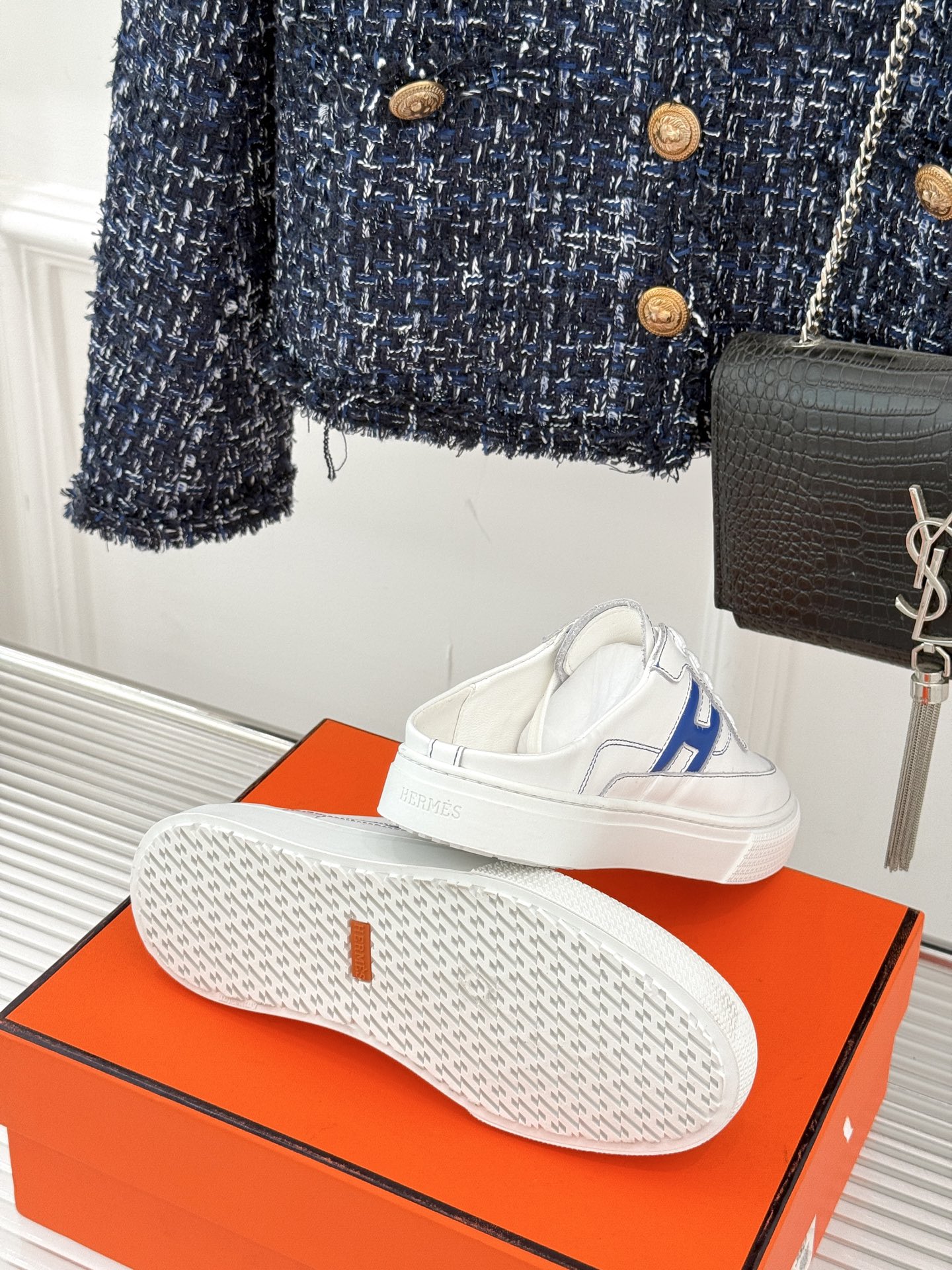 
Hermès/爱马仕经典H标情侣款休闲半拖
简直是为追求品质与时尚的情侣量身定制！
标志性的H标低调又