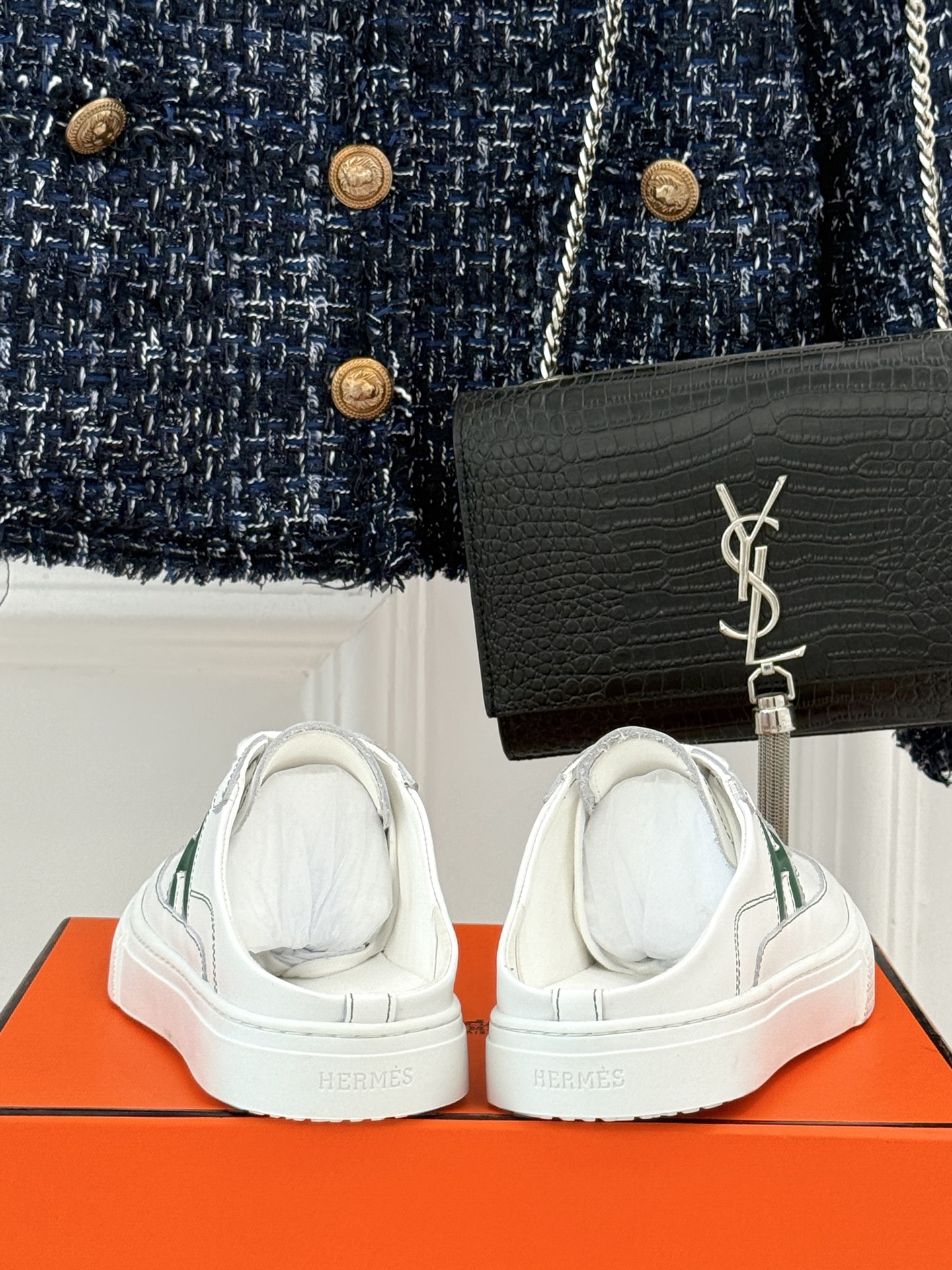 
Hermès/爱马仕经典H标情侣款休闲半拖
简直是为追求品质与时尚的情侣量身定制！
标志性的H标低调又