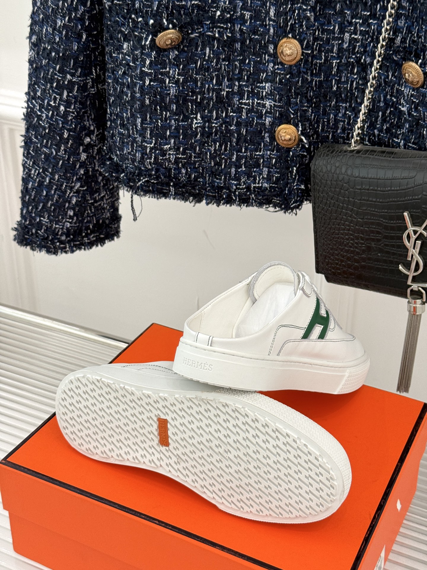 
Hermès/爱马仕经典H标情侣款休闲半拖
简直是为追求品质与时尚的情侣量身定制！
标志性的H标低调又