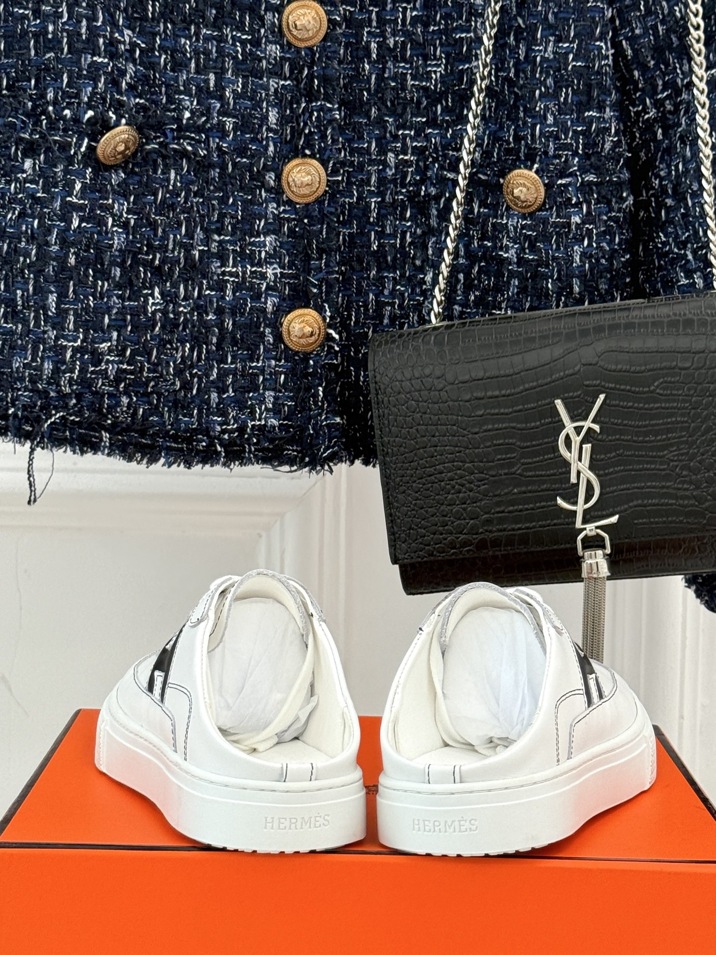 
Hermès/爱马仕经典H标情侣款休闲半拖
简直是为追求品质与时尚的情侣量身定制！
标志性的H标低调又