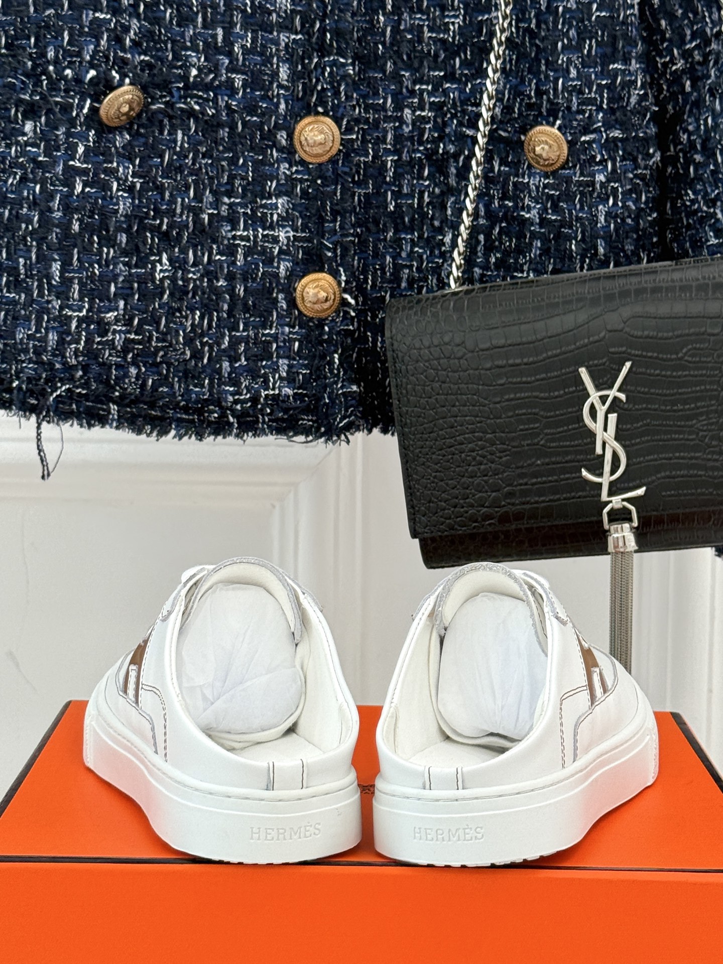 
Hermès/爱马仕经典H标情侣款休闲半拖
简直是为追求品质与时尚的情侣量身定制！
标志性的H标低调又