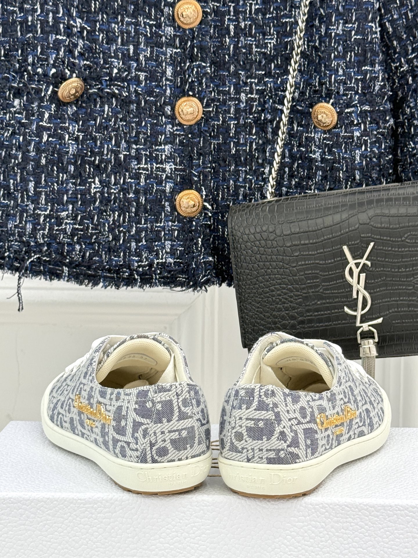 
Dior/迪奥25ss新品芭蕾风休闲鞋
当芭蕾艺术与日常休闲碰撞会擦出火花？
D家给出了答案——这双真