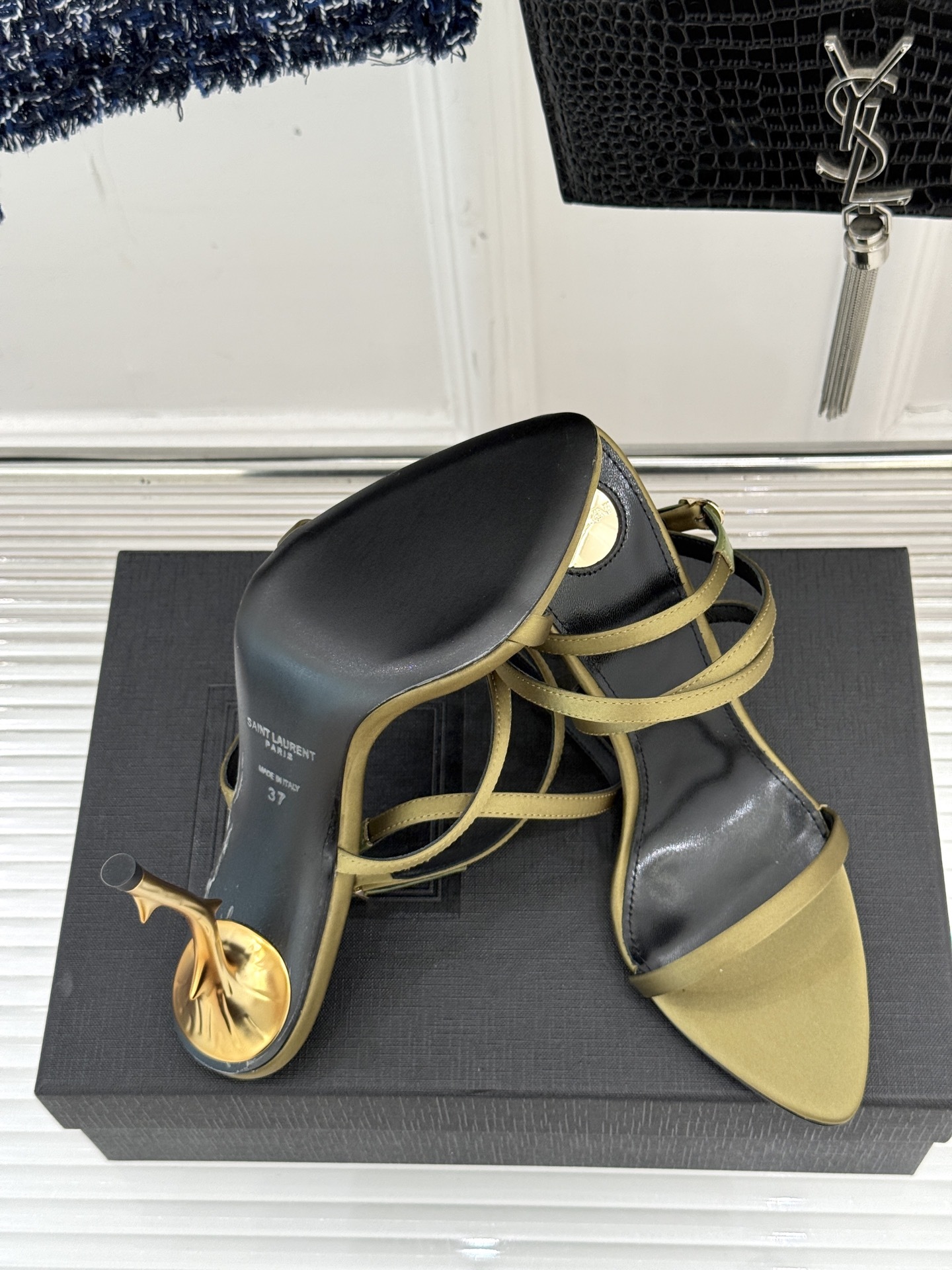 Saint Lauren*YSL圣罗兰25ss新品
性感高跟凉鞋凉鞋
简直是为想在夏日slay全场的姐
