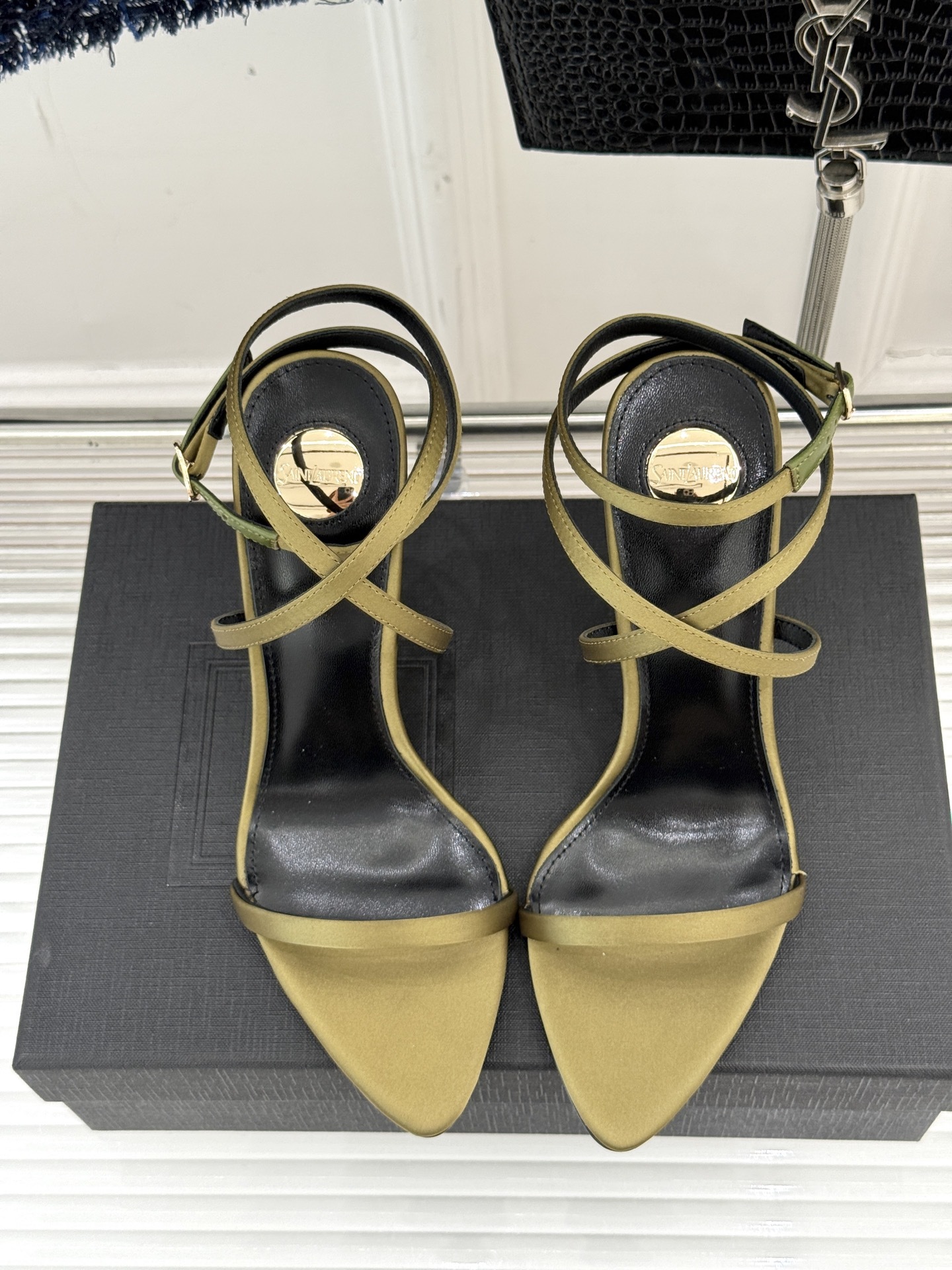 Saint Lauren*YSL圣罗兰25ss新品
性感高跟凉鞋凉鞋
简直是为想在夏日slay全场的姐
