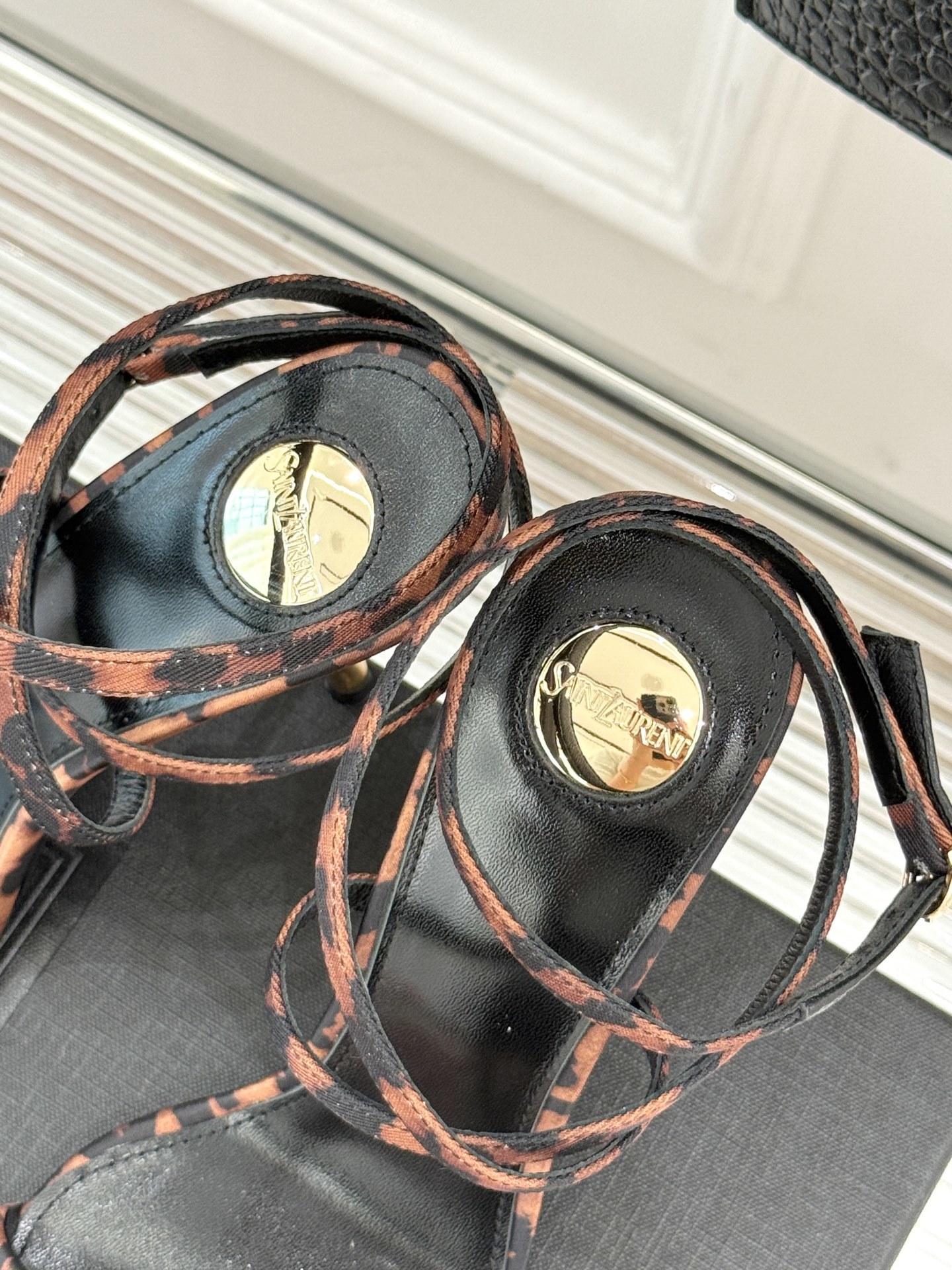 Saint Lauren*YSL圣罗兰25ss新品
性感高跟凉鞋凉鞋
简直是为想在夏日slay全场的姐