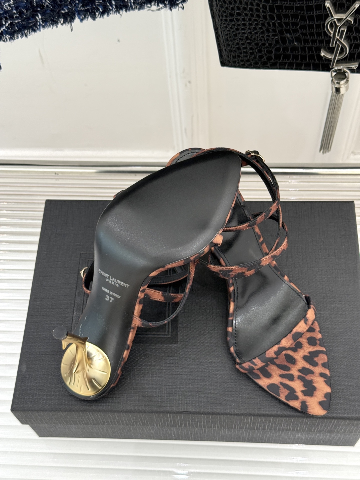 Saint Lauren*YSL圣罗兰25ss新品
性感高跟凉鞋凉鞋
简直是为想在夏日slay全场的姐