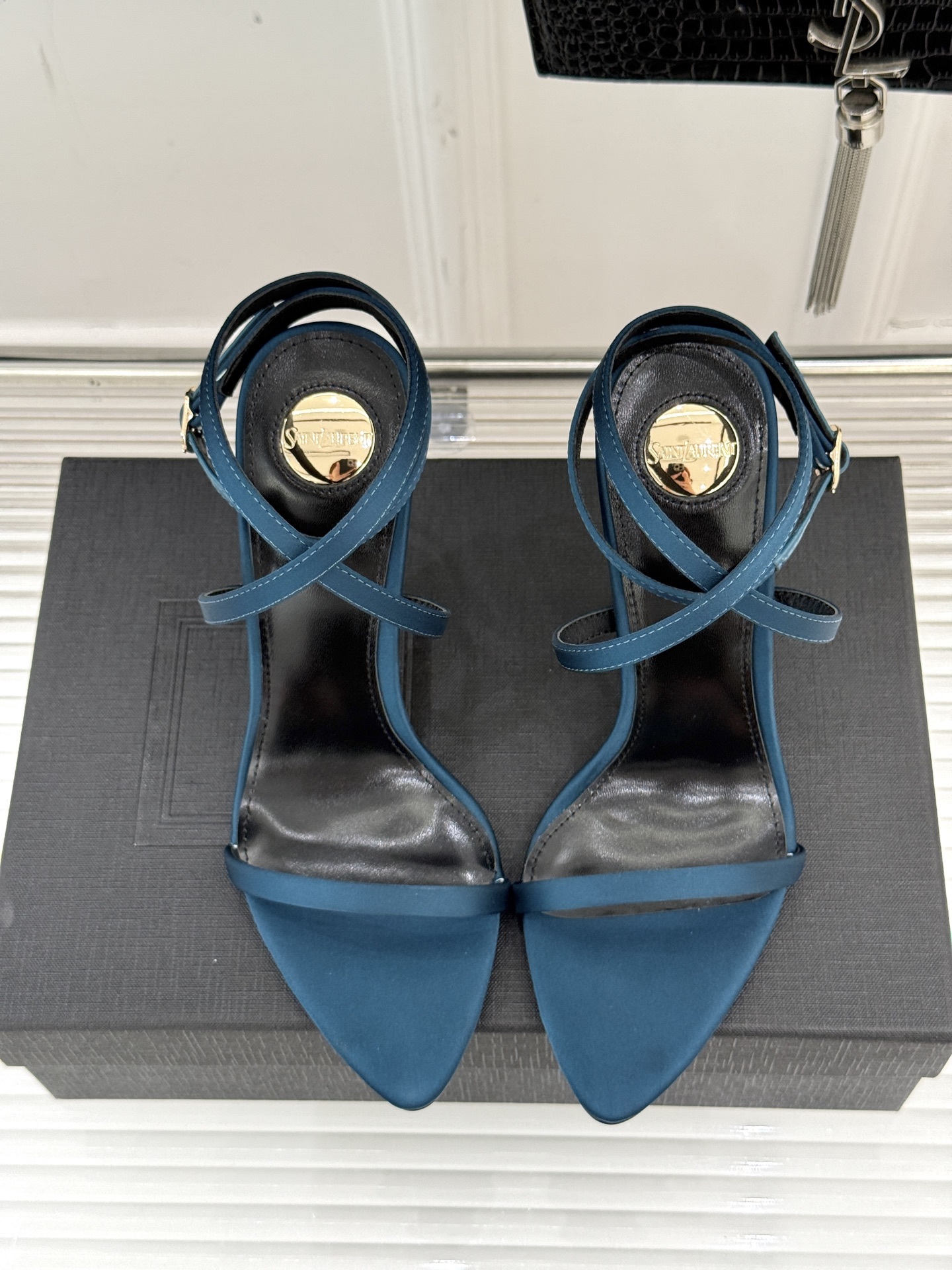 Saint Lauren*YSL圣罗兰25ss新品
性感高跟凉鞋凉鞋
简直是为想在夏日slay全场的姐