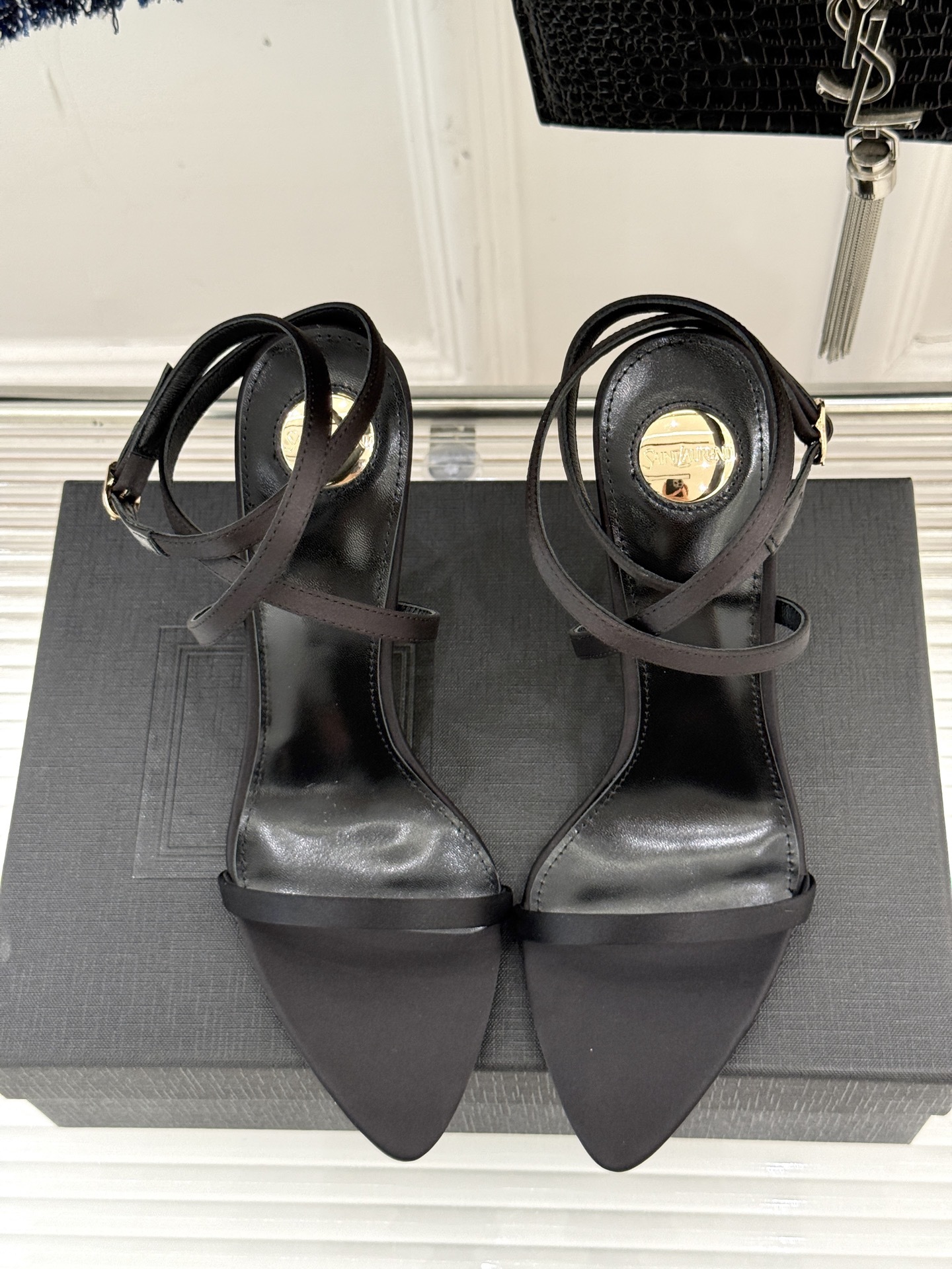 Saint Lauren*YSL圣罗兰25ss新品
性感高跟凉鞋凉鞋
简直是为想在夏日slay全场的姐