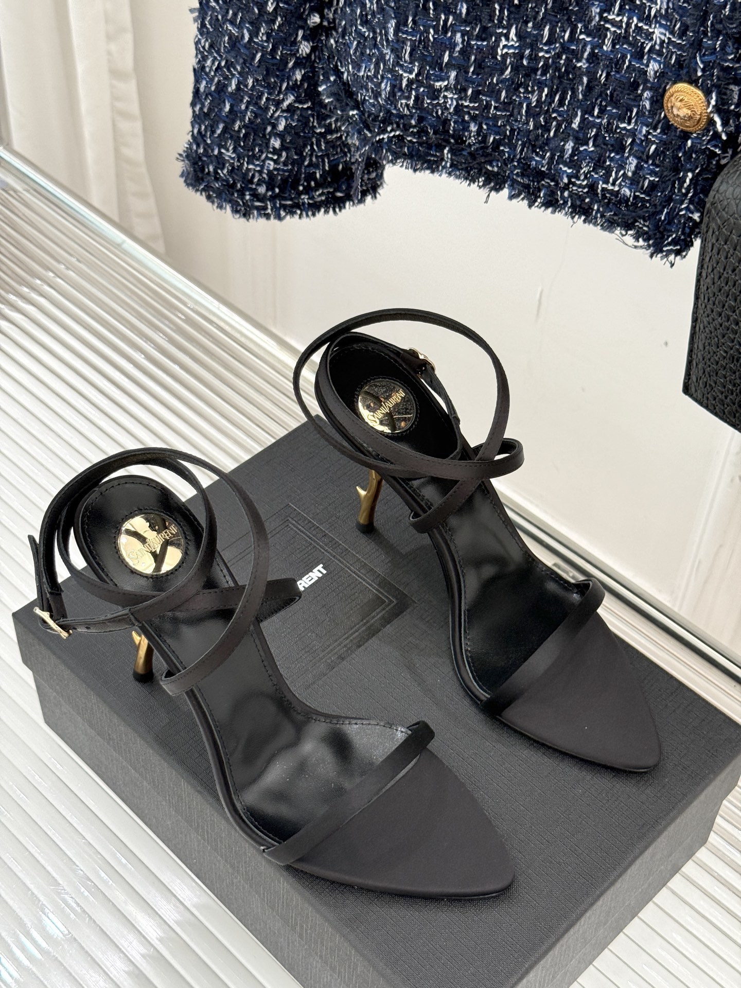 Saint Lauren*YSL圣罗兰25ss新品
性感高跟凉鞋凉鞋
简直是为想在夏日slay全场的姐
