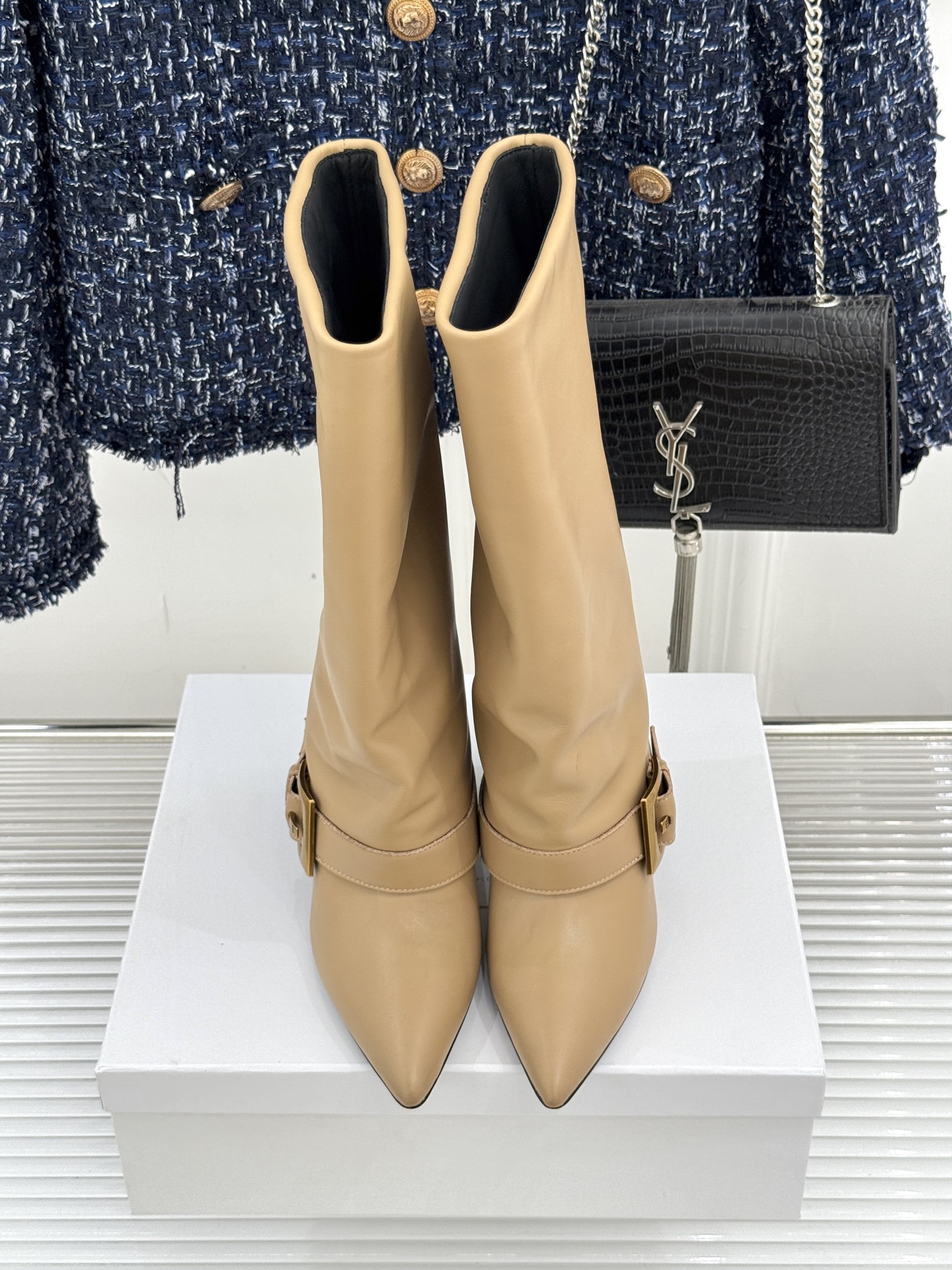 Balmain Classic Belt Button Boots: Irresistible Fusion of Tradition and Modern Fashion - 图片 4