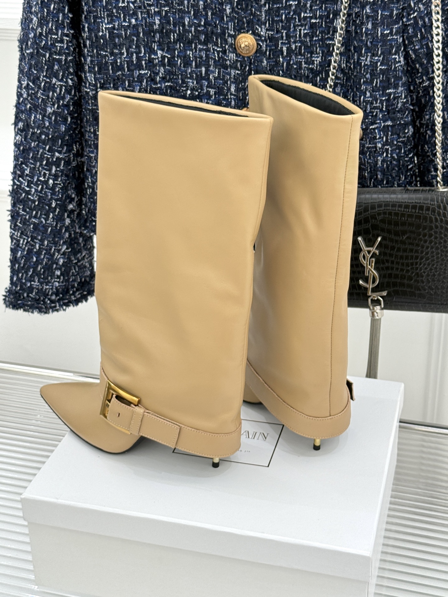 Balmain Classic Belt Button Boots: Irresistible Fusion of Tradition and Modern Fashion - 图片 5